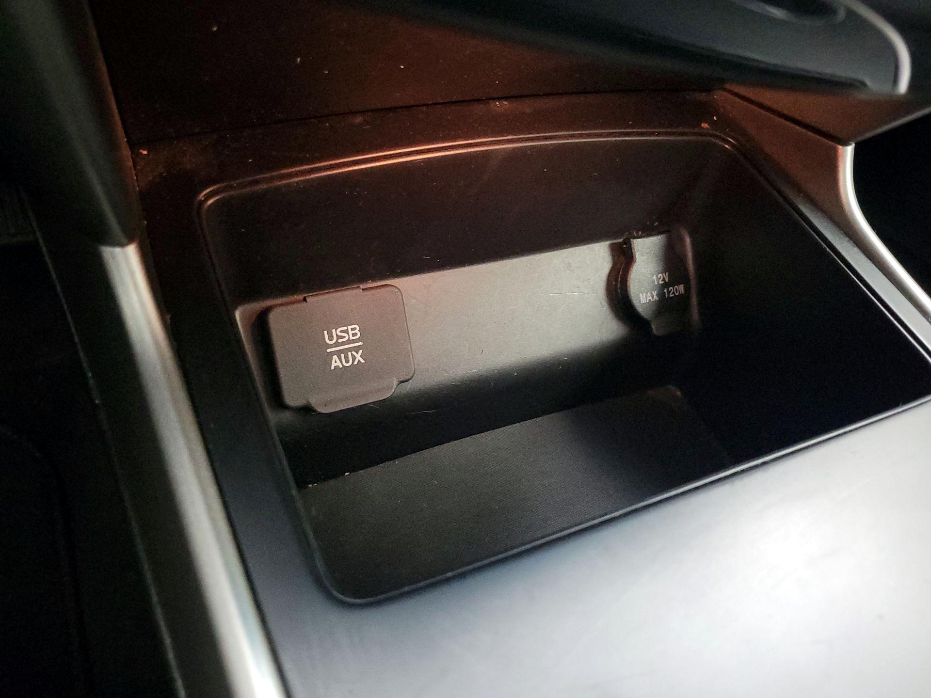 Thumbnail: 2015 Nissan Altima - 18