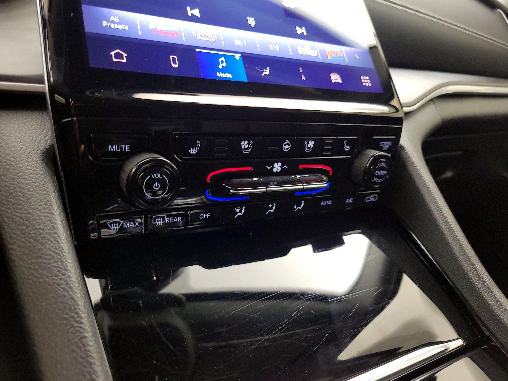 Thumbnail: 2023 Jeep Grand Cherokee - 17