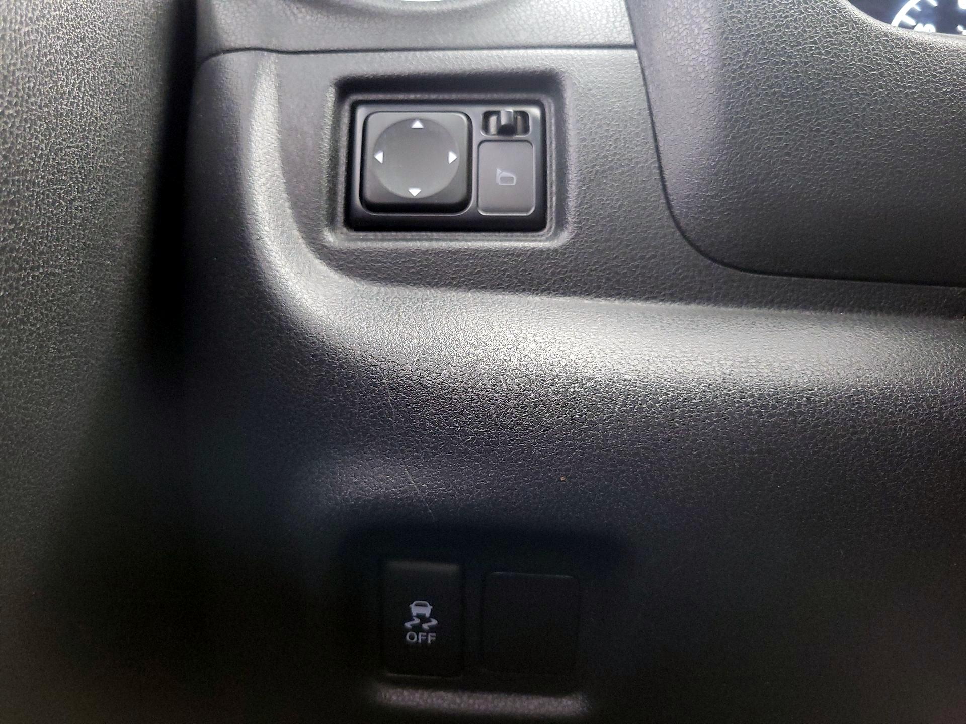 Thumbnail: 2016 Nissan Versa Note - 13