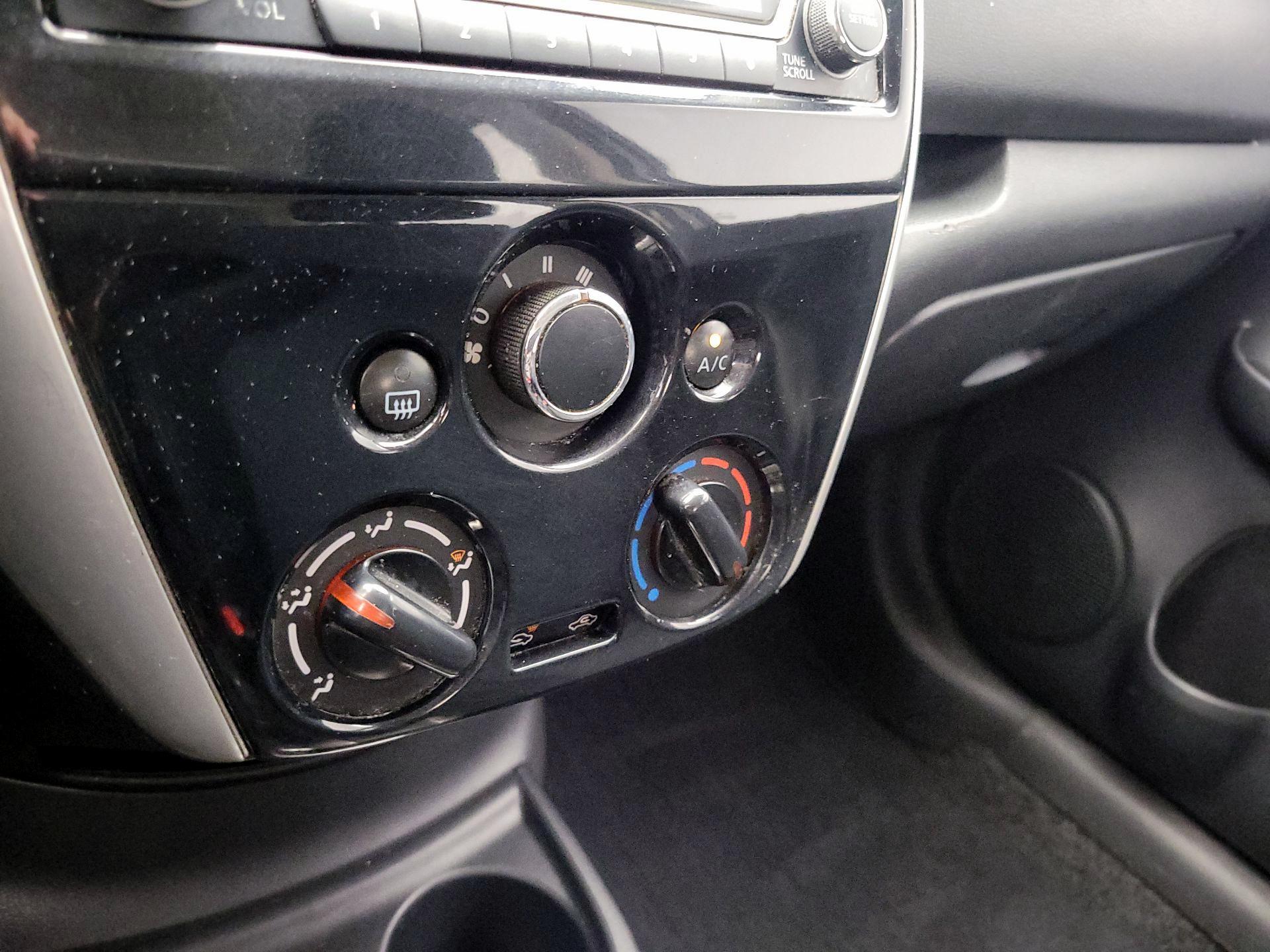 Thumbnail: 2016 Nissan Versa Note - 16