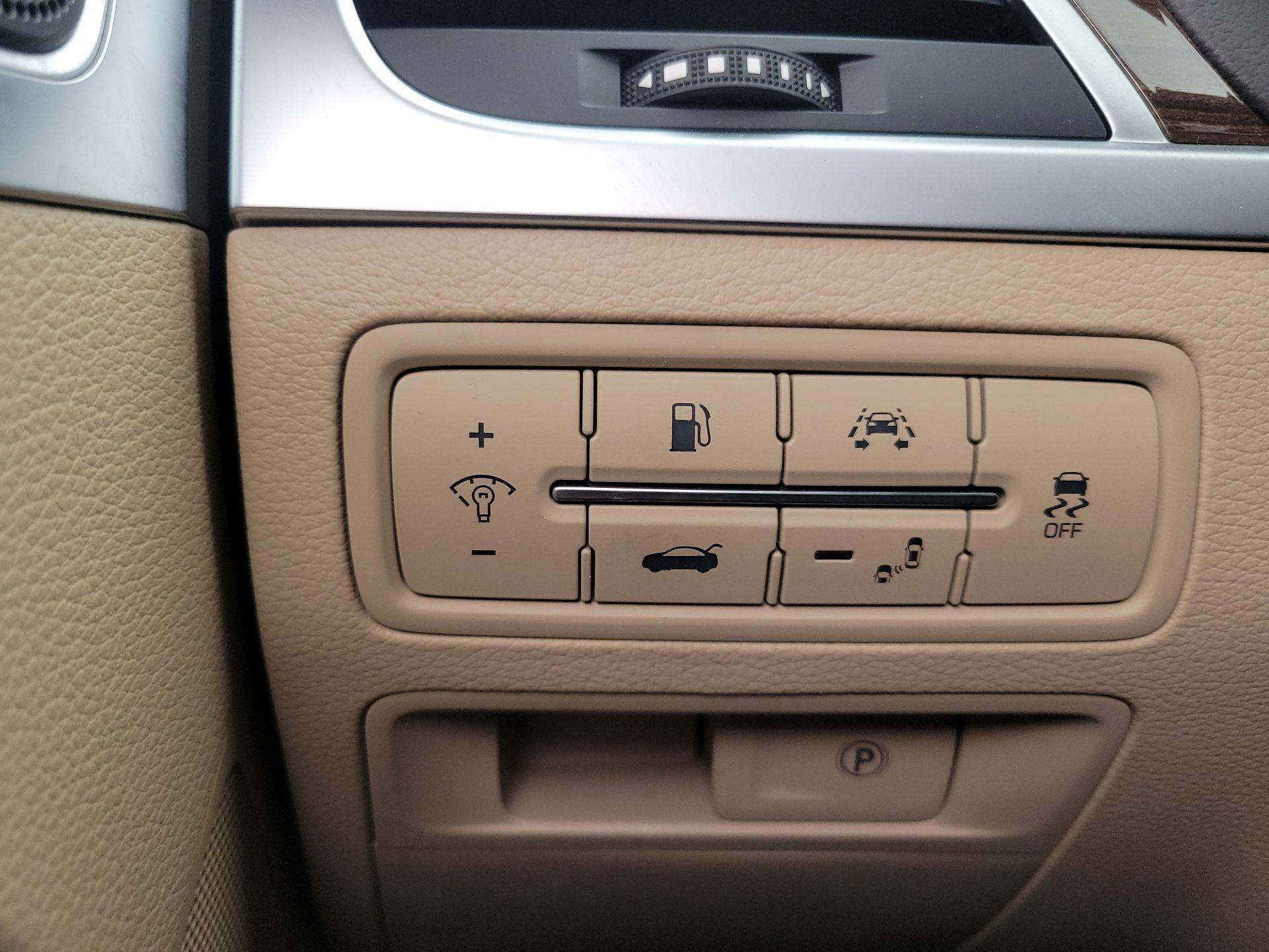 Thumbnail: 2018 Genesis G80 - 13