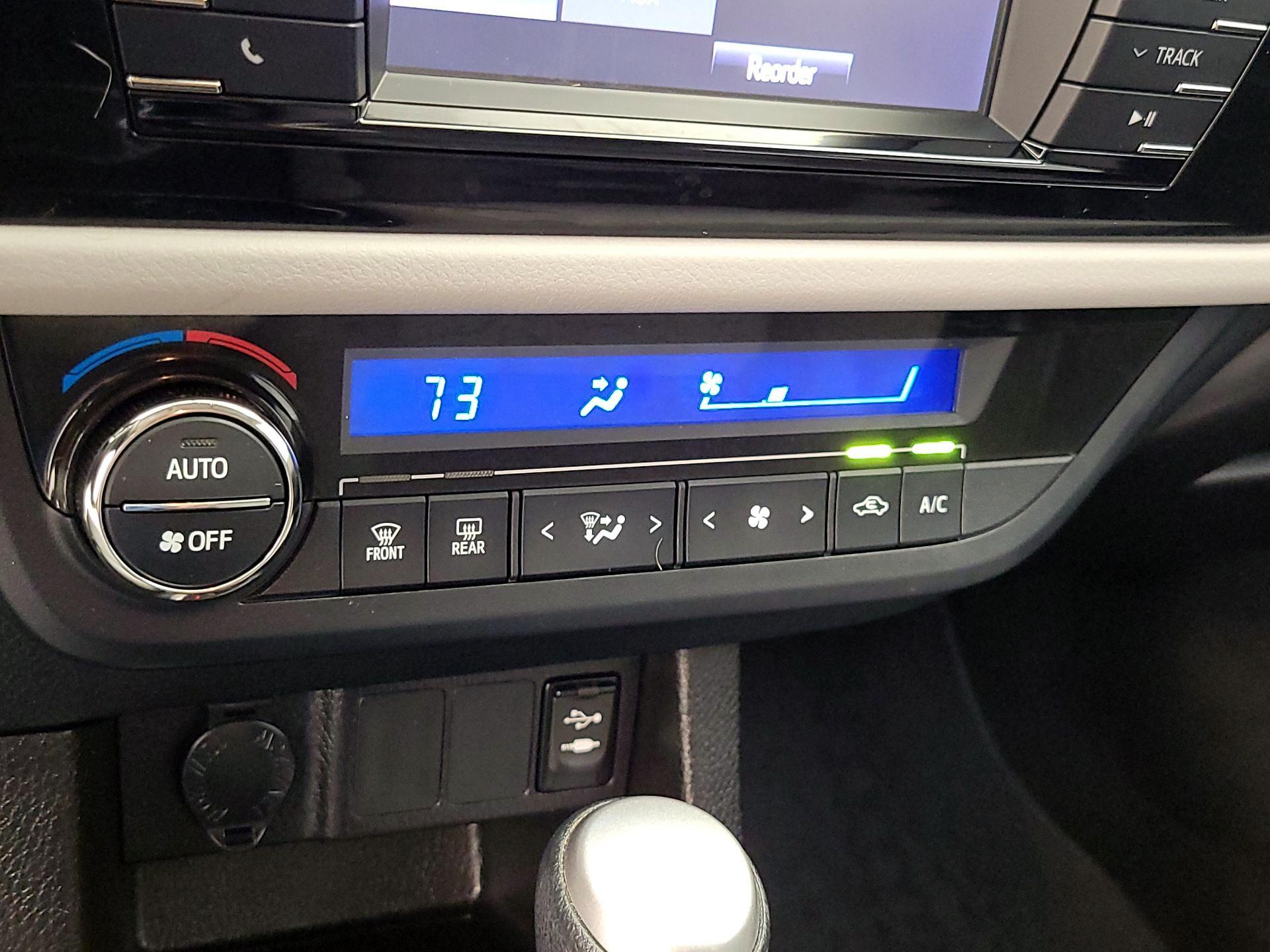 Thumbnail: 2016 Toyota Corolla - 16