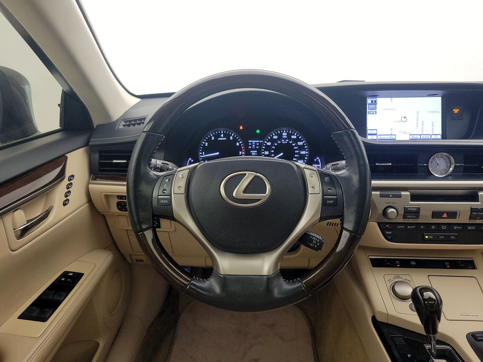 Thumbnail: 2014 Lexus ES - 10