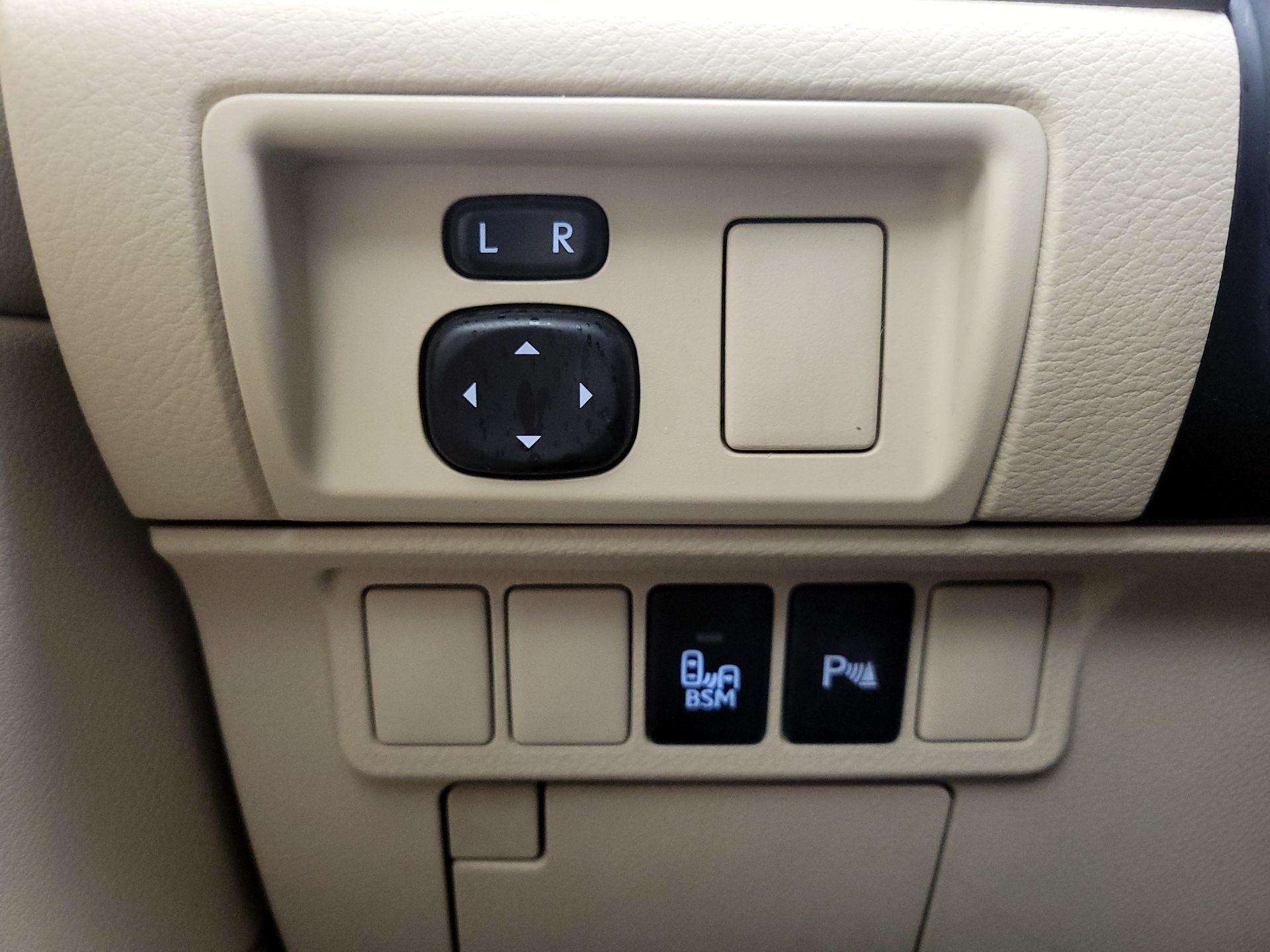 Thumbnail: 2014 Lexus ES - 13