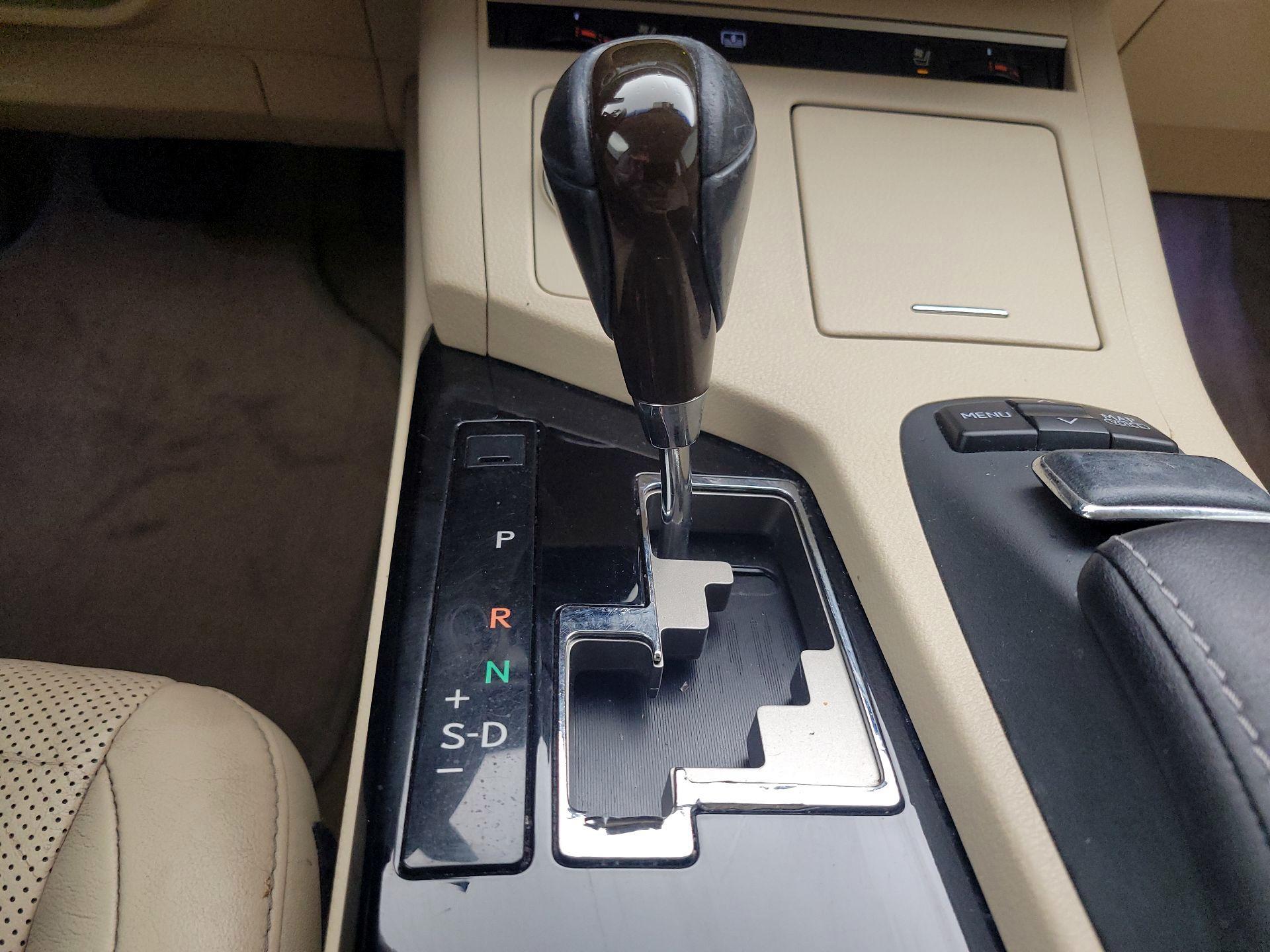 Thumbnail: 2014 Lexus ES - 18