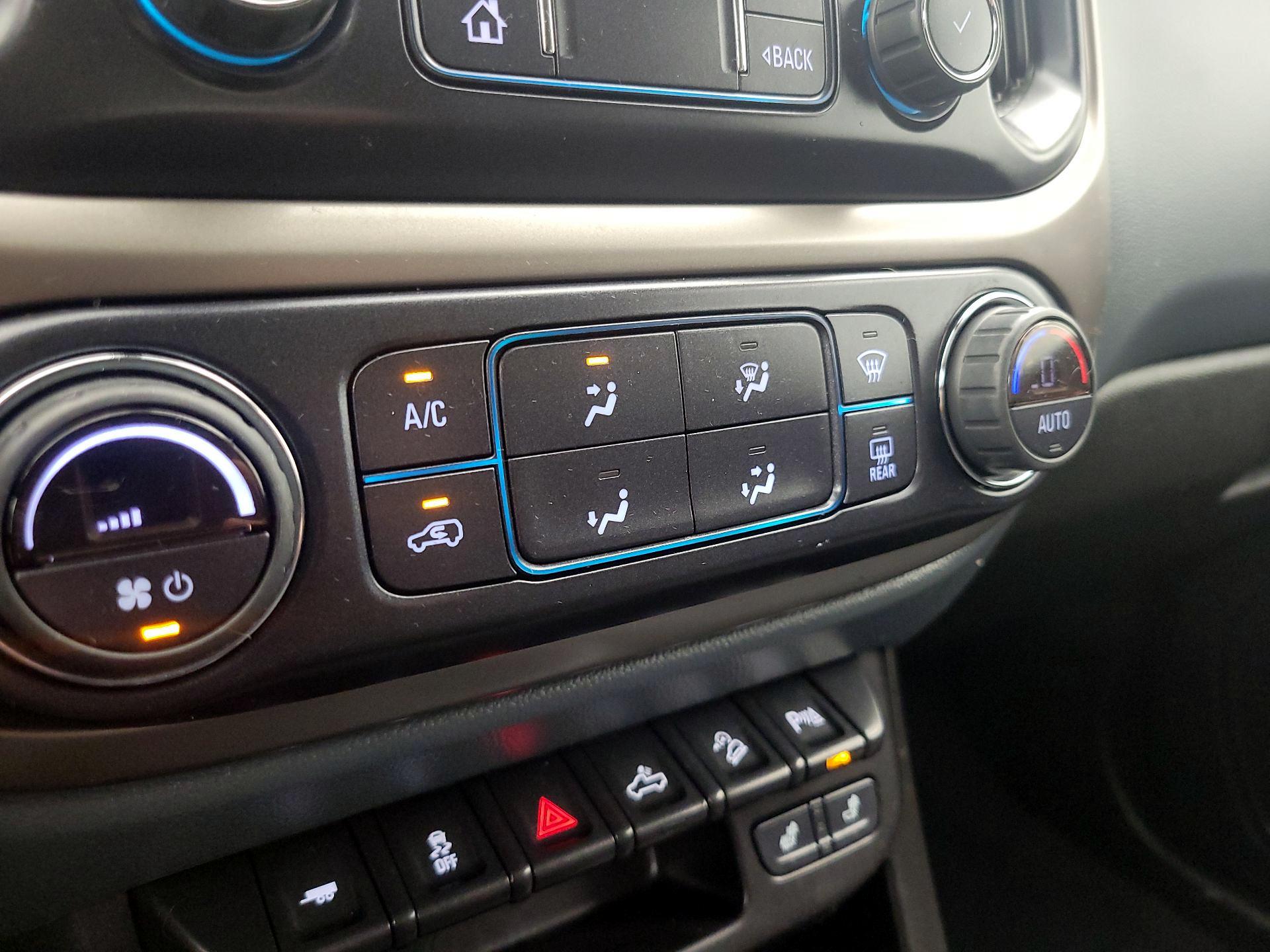 Thumbnail: 2022 Chevrolet Colorado - 16