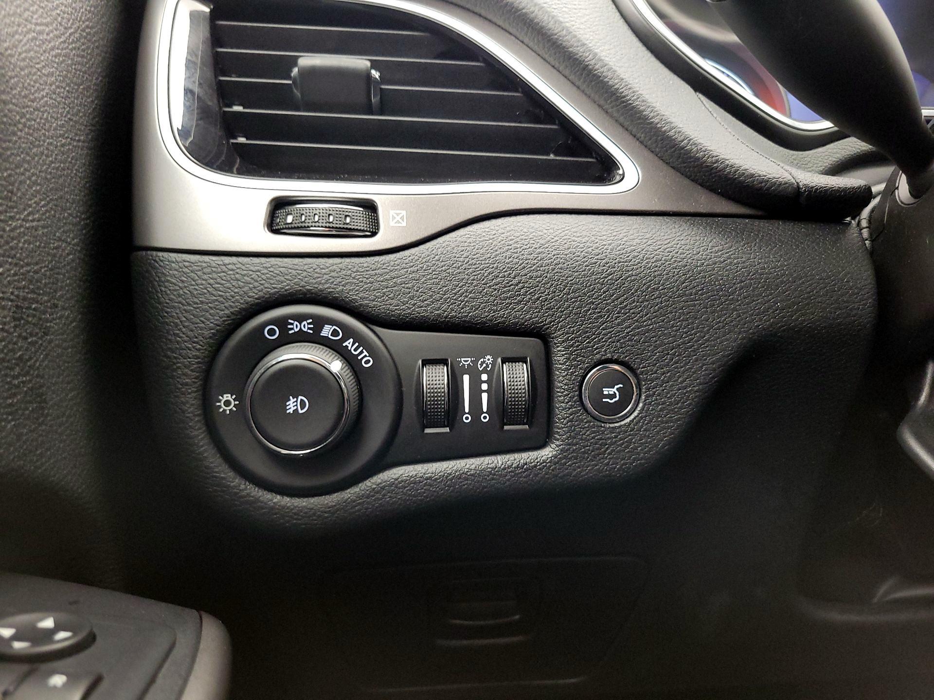 Thumbnail: 2020 Jeep Cherokee - 13