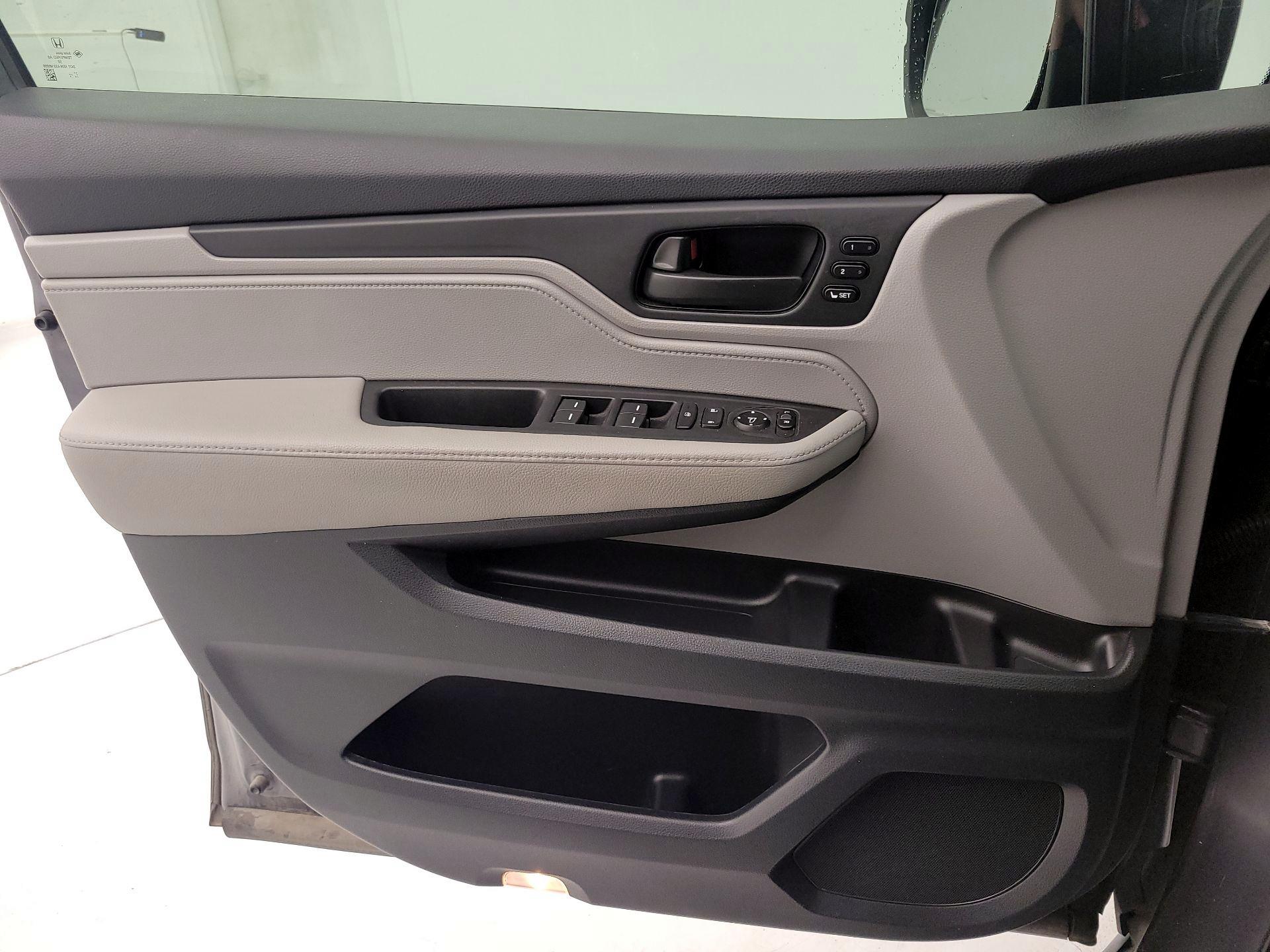 Thumbnail: 2019 Honda Odyssey - 12