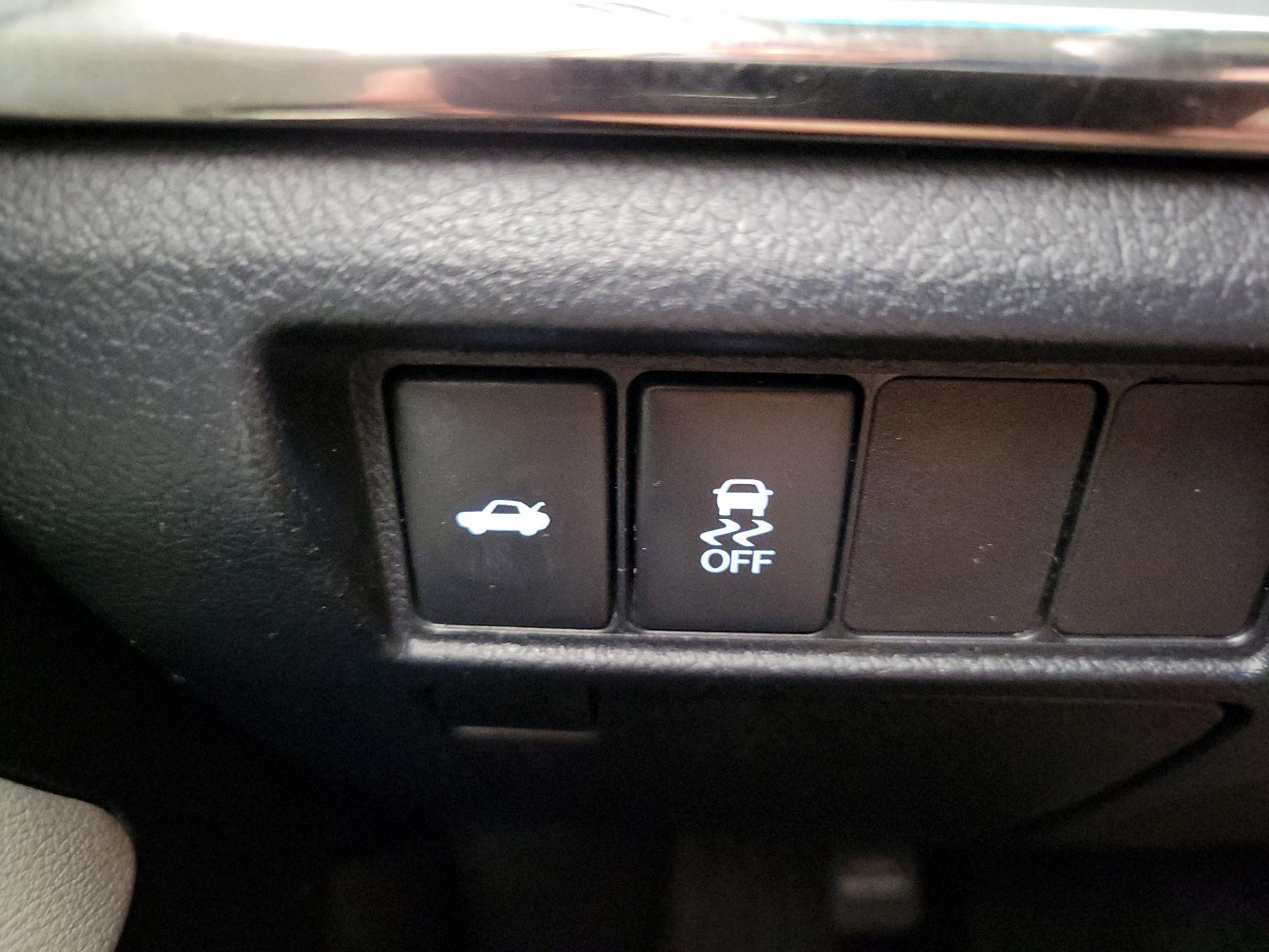 Thumbnail: 2014 Toyota Avalon - 13