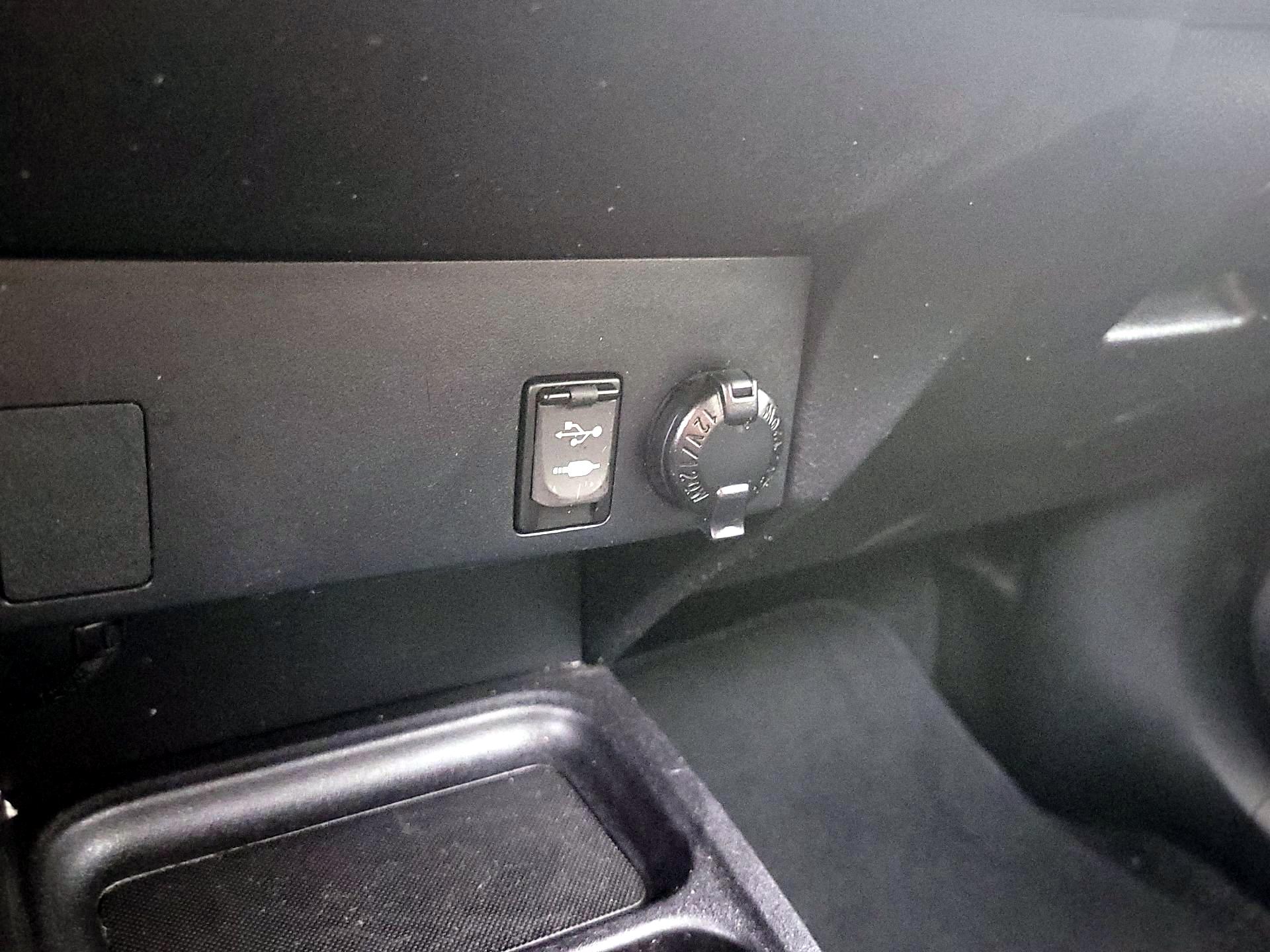 Thumbnail: 2017 Toyota RAV4 - 18