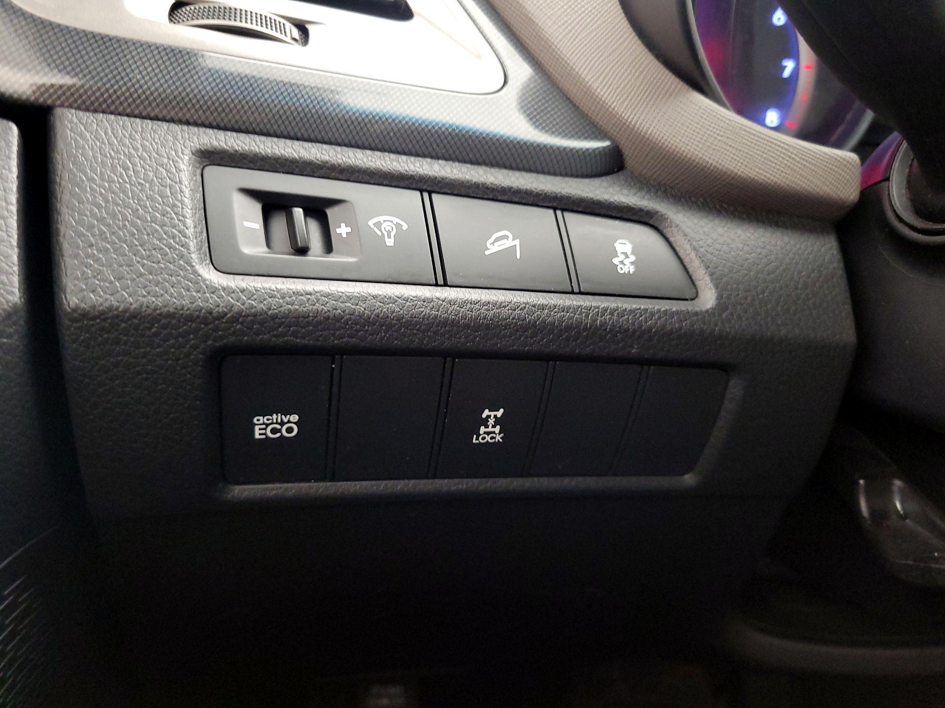 Thumbnail: 2016 Hyundai Santa Fe - 13