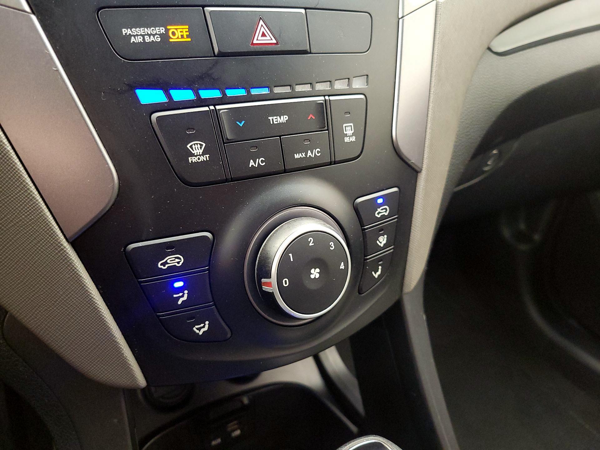 Thumbnail: 2016 Hyundai Santa Fe - 15