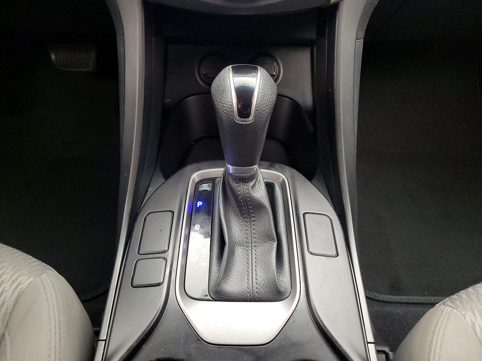 Thumbnail: 2016 Hyundai Santa Fe - 16