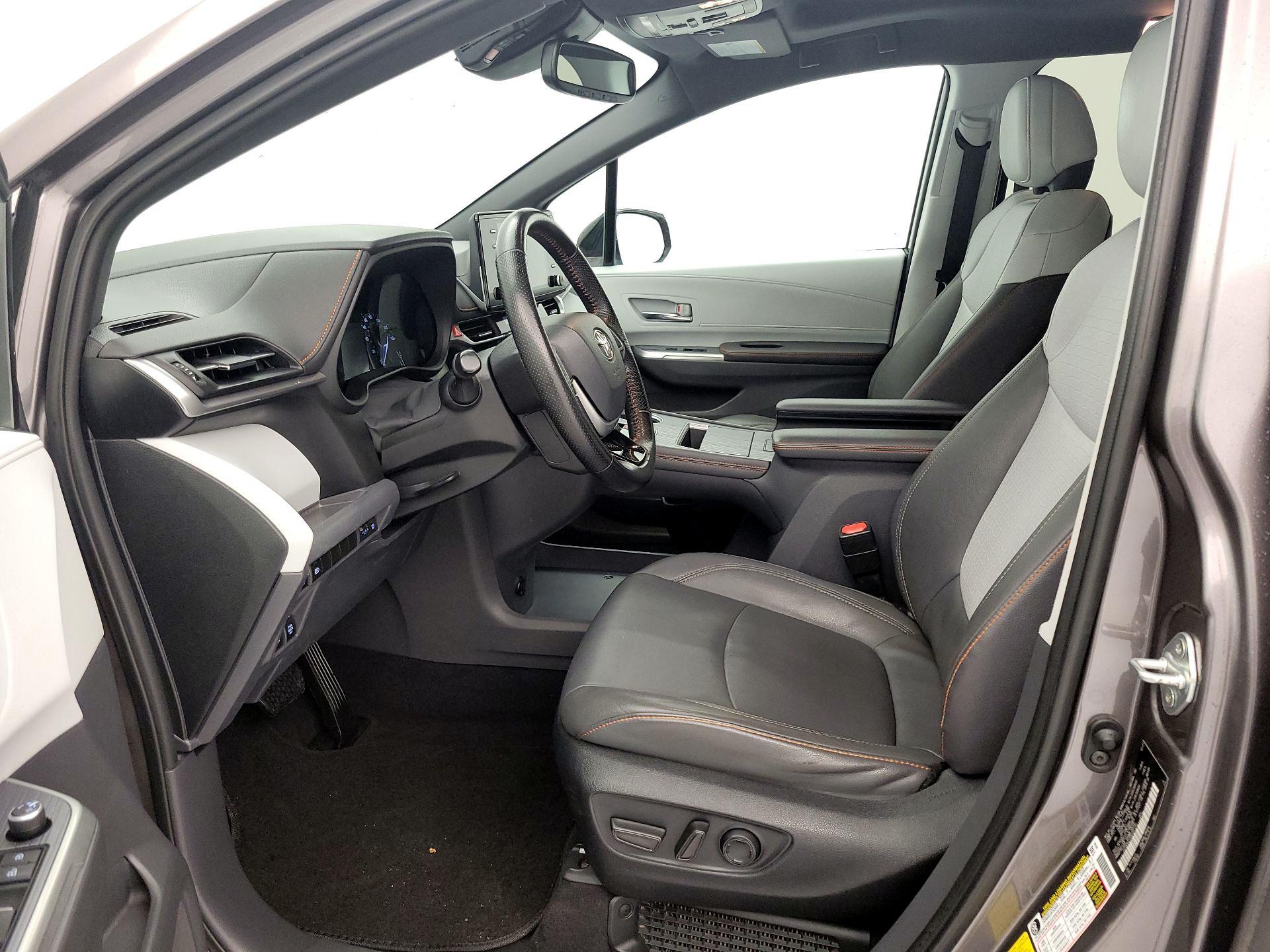 Thumbnail: 2022 Toyota Sienna - 11