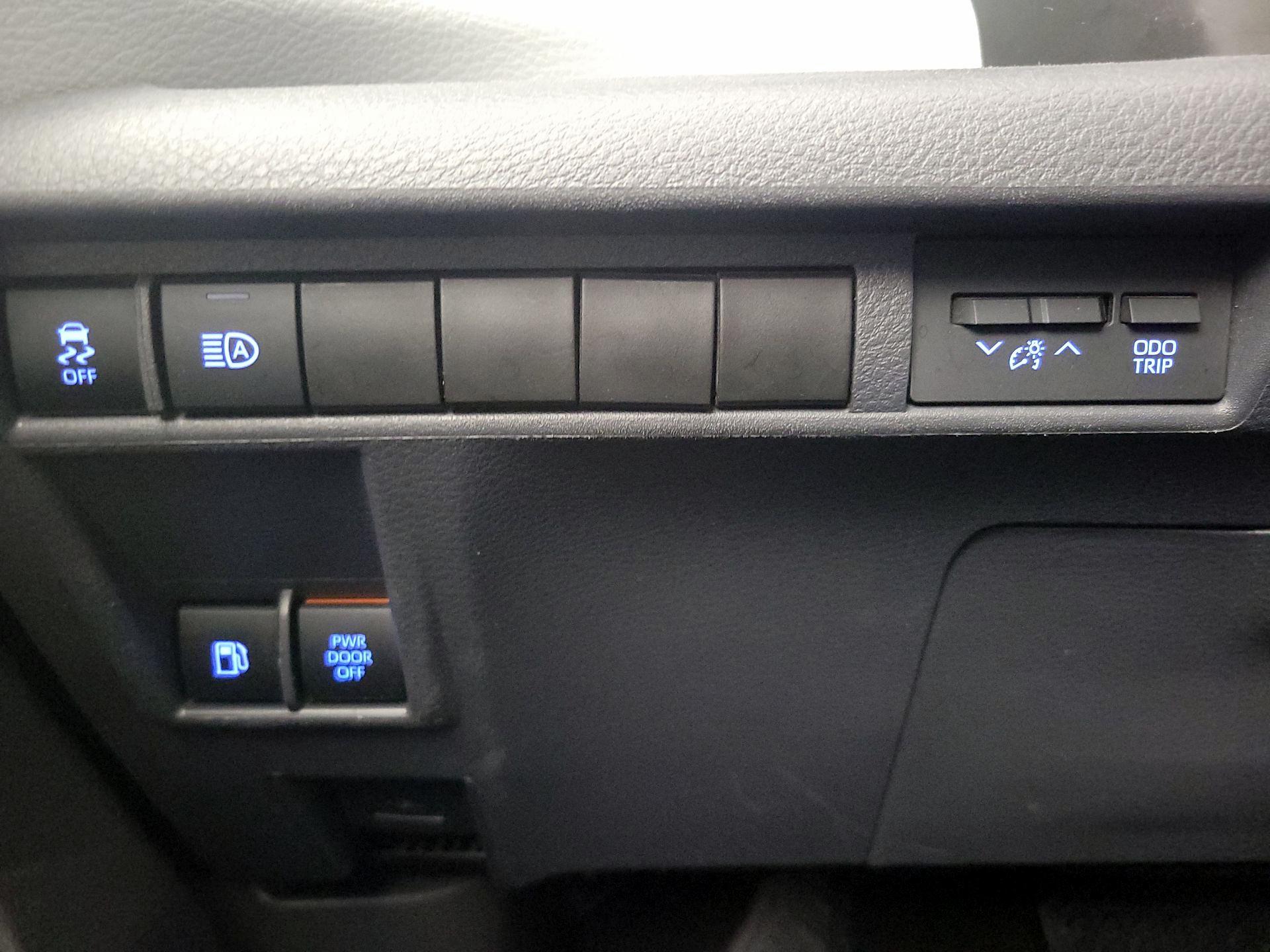 Thumbnail: 2022 Toyota Sienna - 13