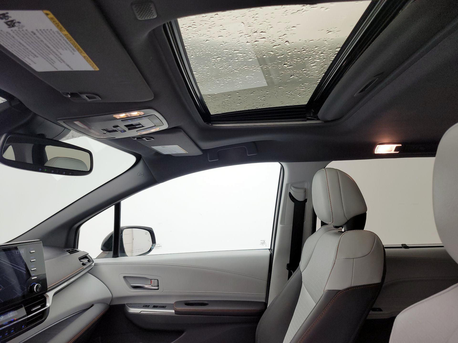 Thumbnail: 2022 Toyota Sienna - 20