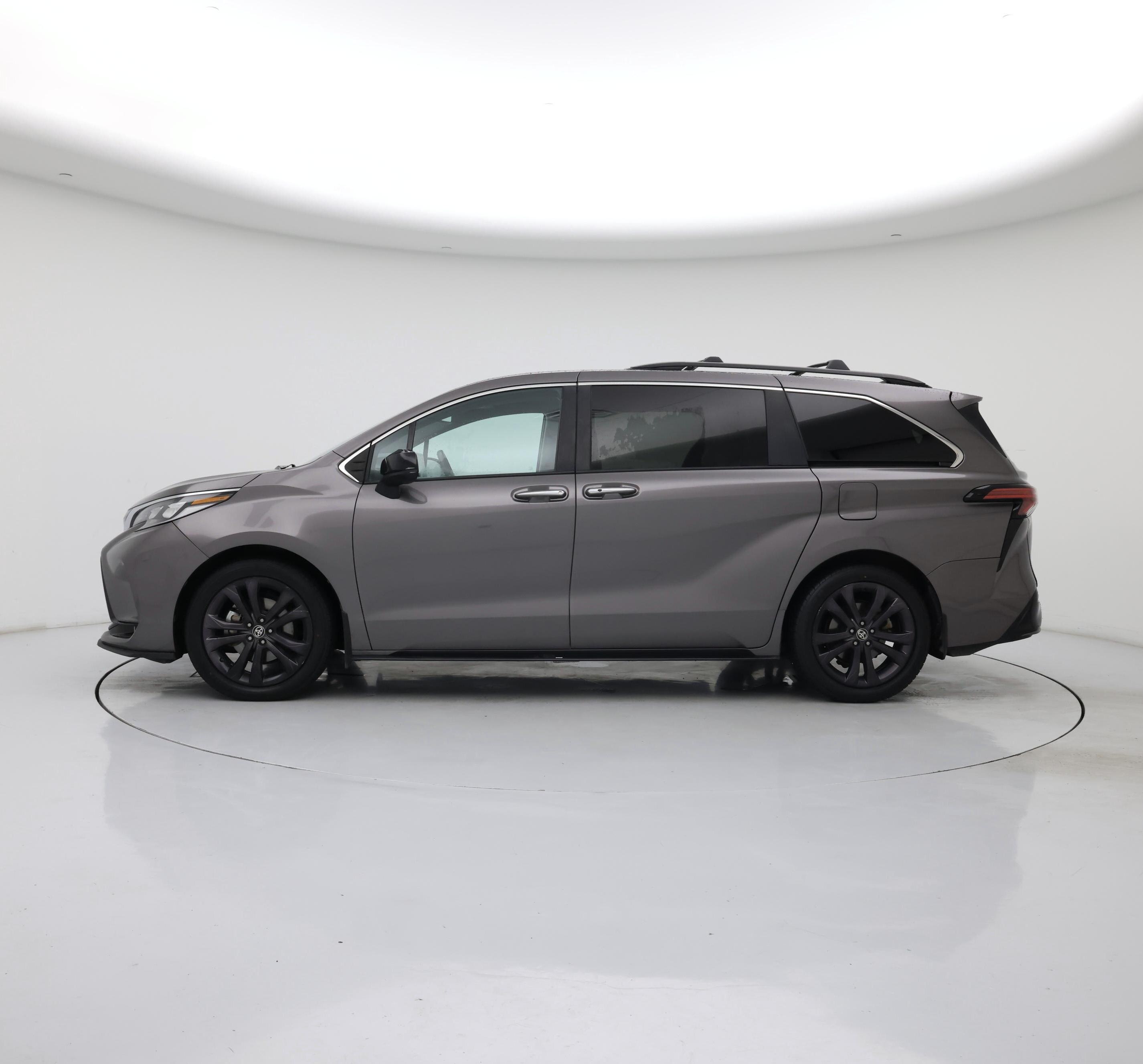 Thumbnail: 2022 Toyota Sienna - 3
