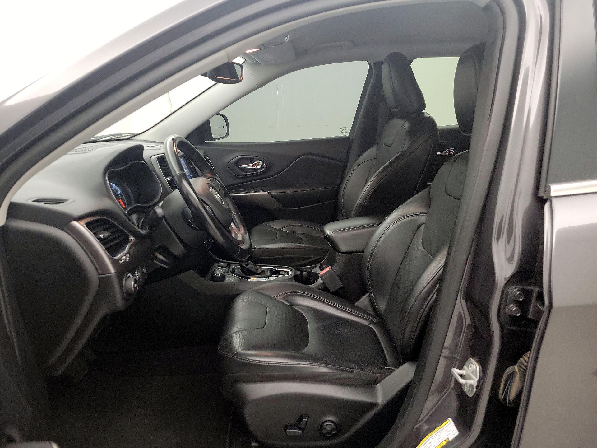 Thumbnail: 2020 Jeep Cherokee - 9