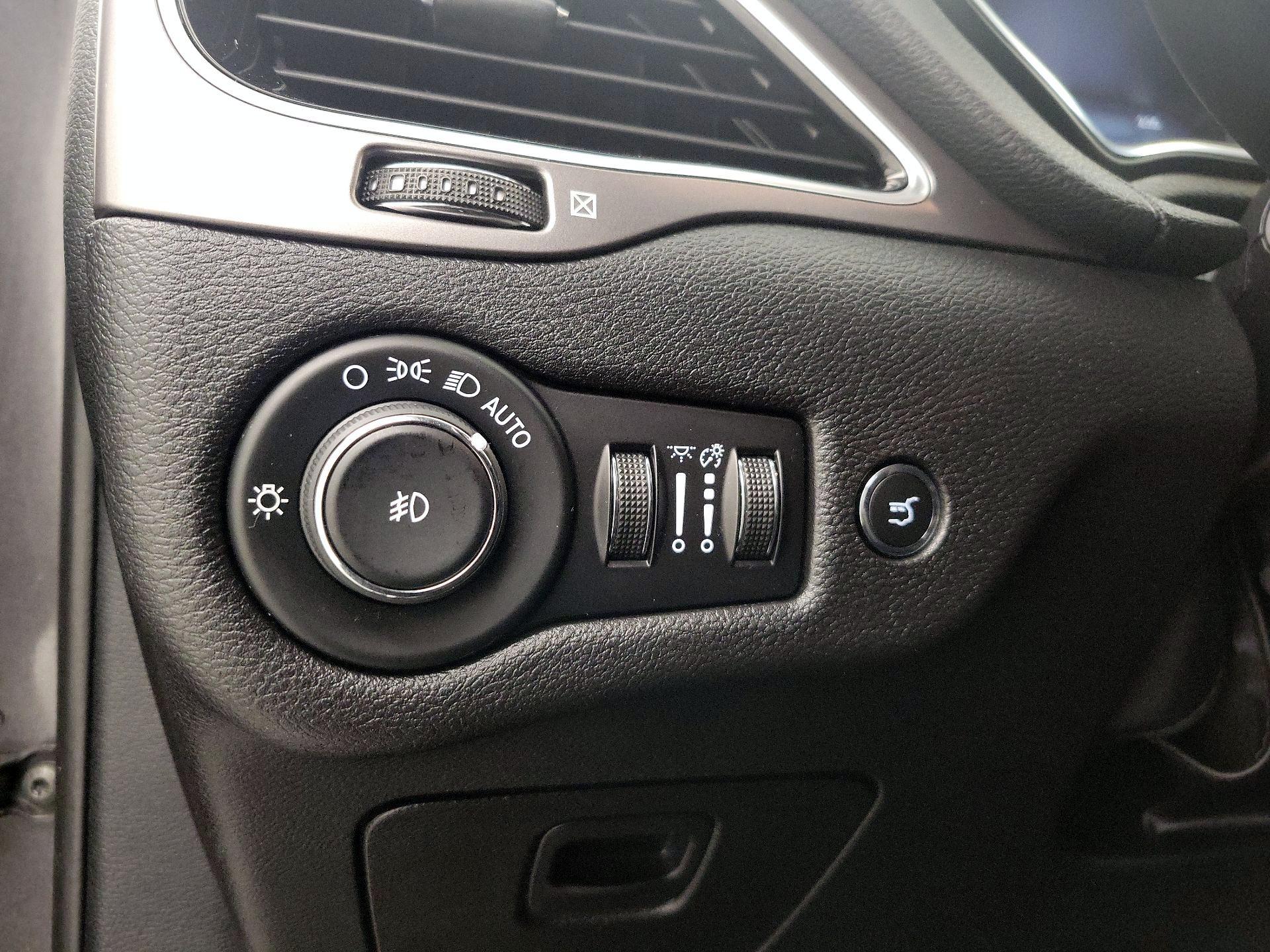 Thumbnail: 2020 Jeep Cherokee - 11