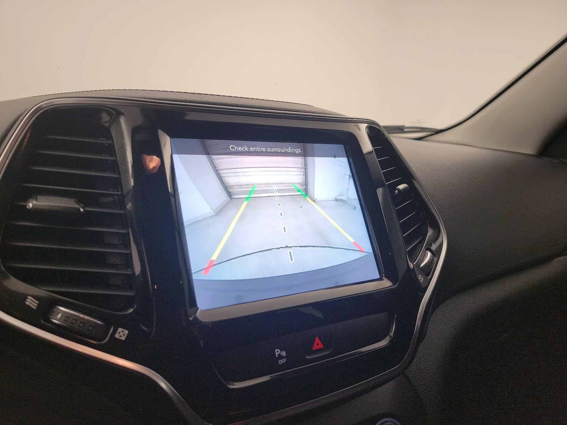 Thumbnail: 2020 Jeep Cherokee - 12