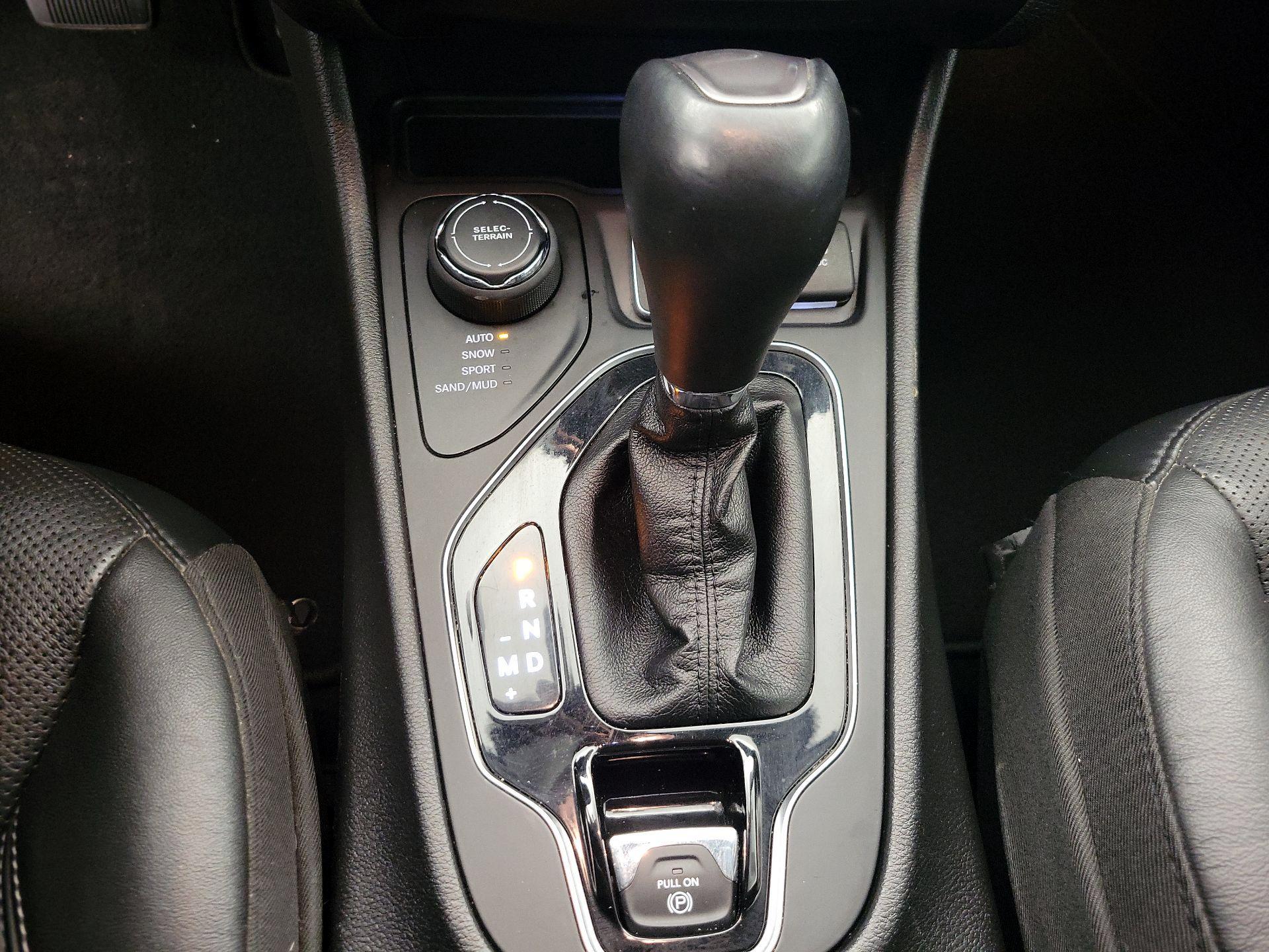 Thumbnail: 2020 Jeep Cherokee - 15