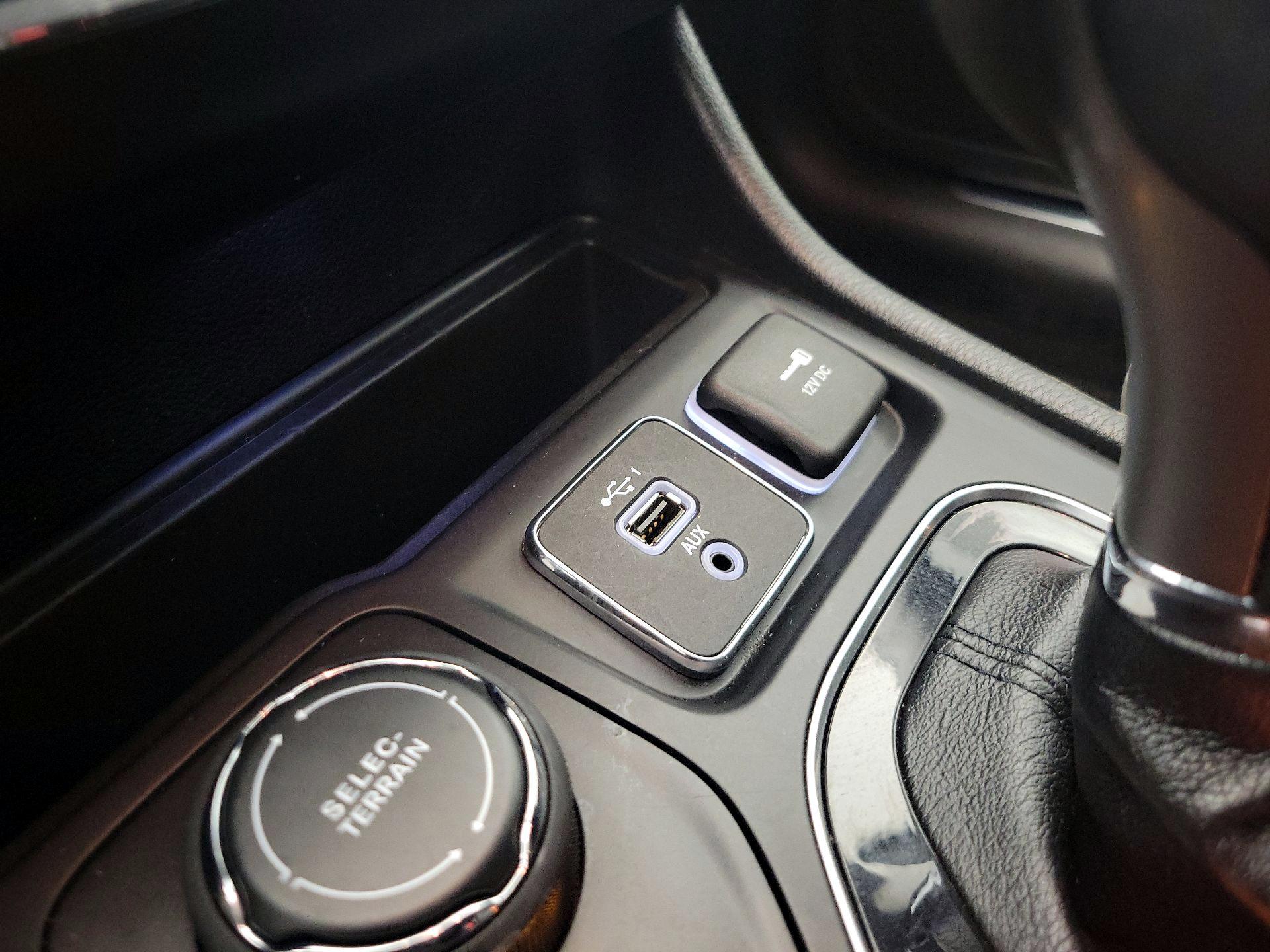 Thumbnail: 2020 Jeep Cherokee - 16