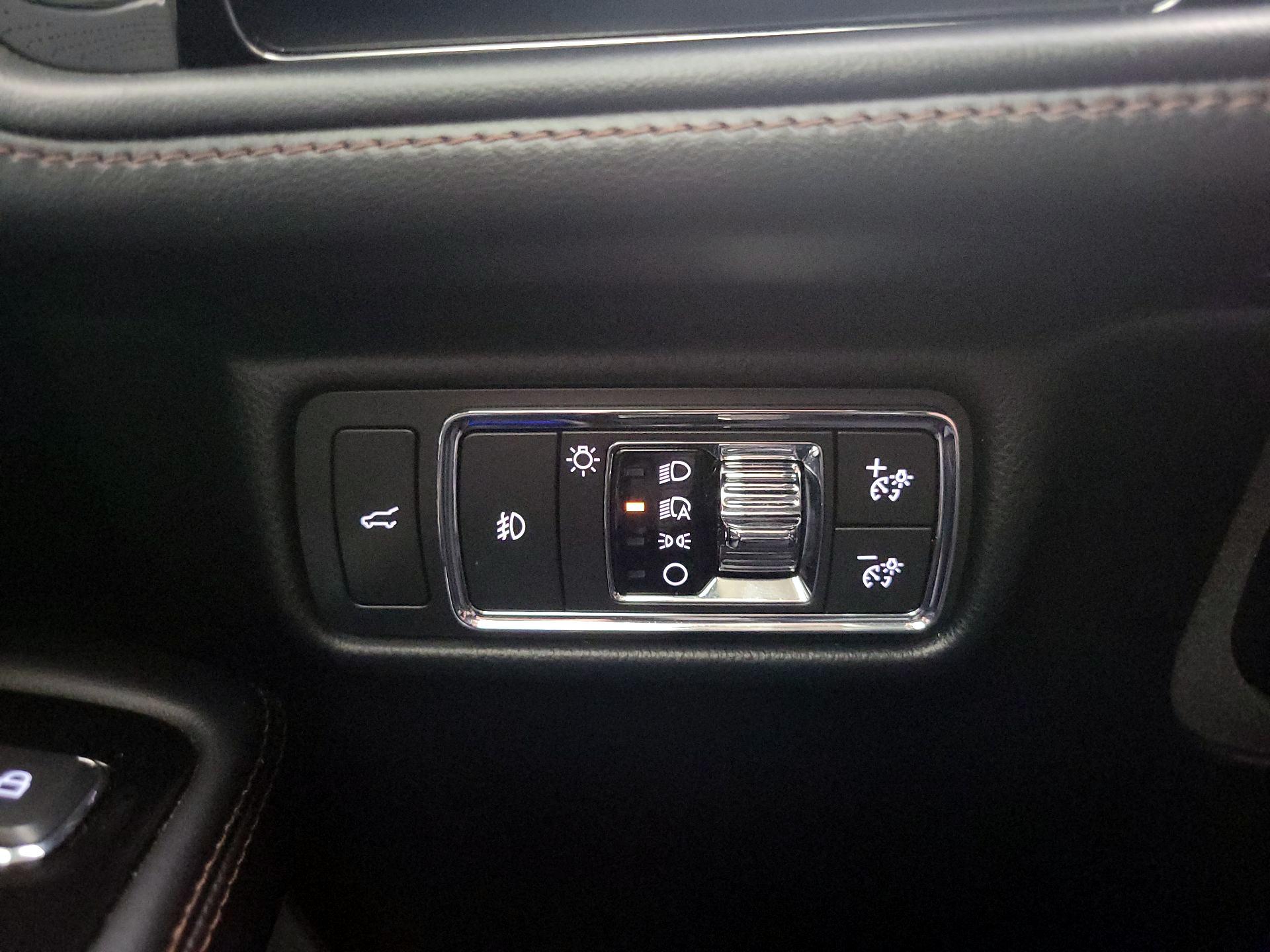 Thumbnail: 2021 Lincoln Aviator - 13