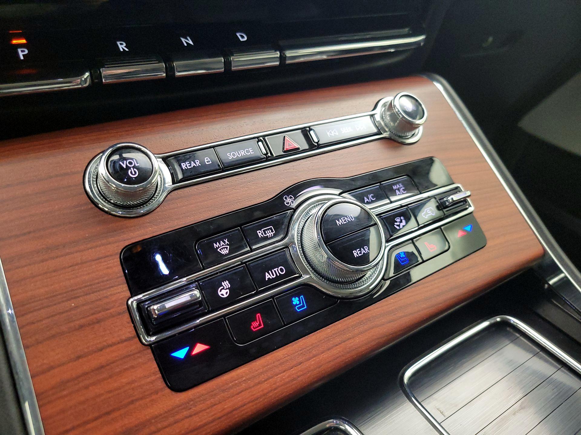 Thumbnail: 2021 Lincoln Aviator - 17