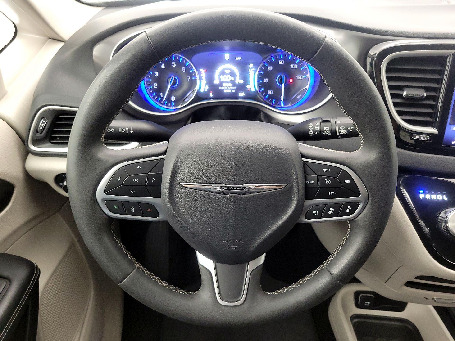 Thumbnail: 2023 Chrysler Pacifica - 10