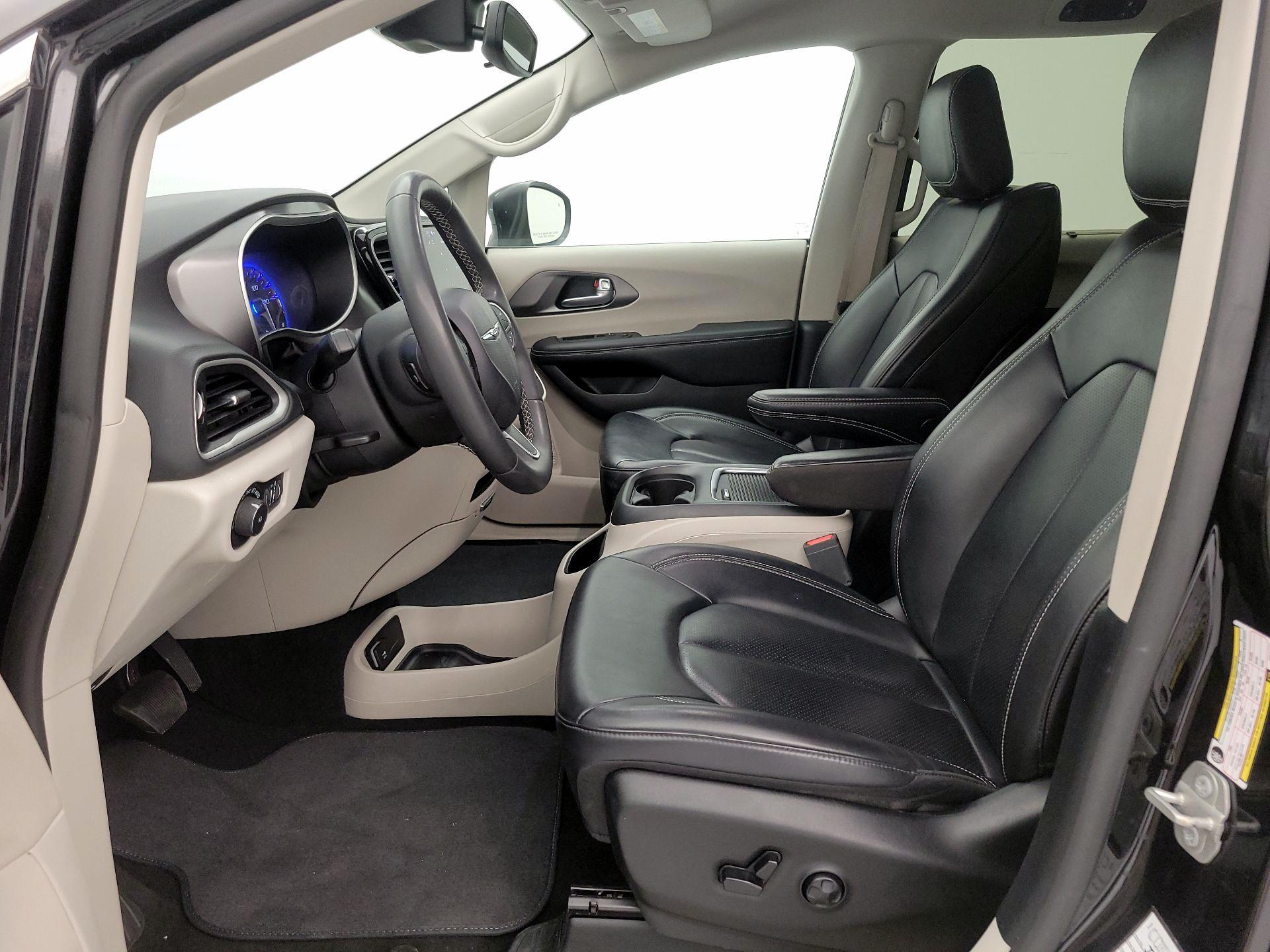 Thumbnail: 2023 Chrysler Pacifica - 11