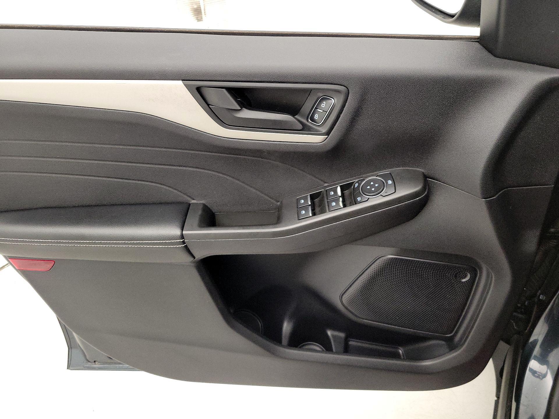 Thumbnail: 2022 Ford Escape - 12