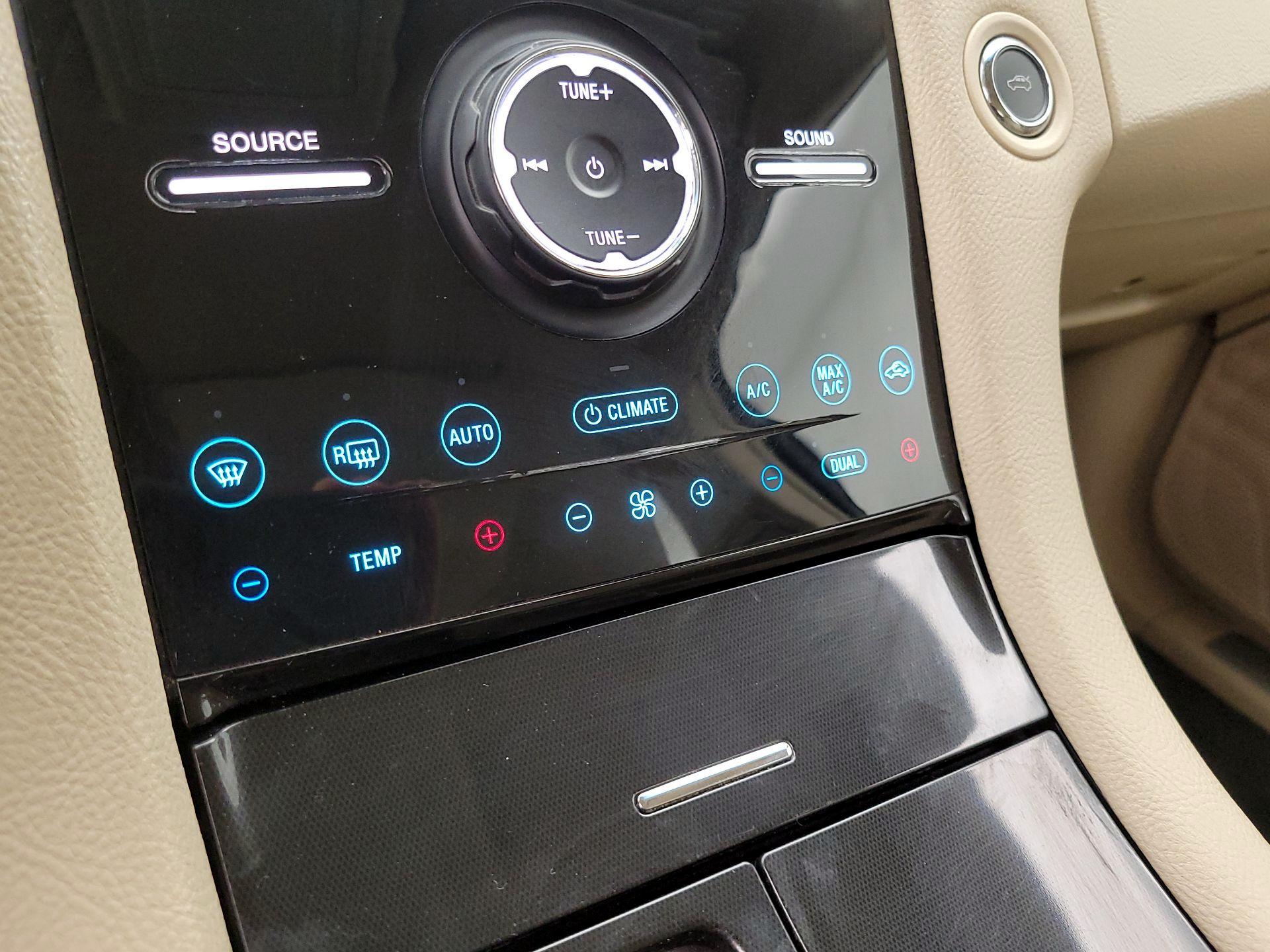 Thumbnail: 2015 Ford Taurus - 16