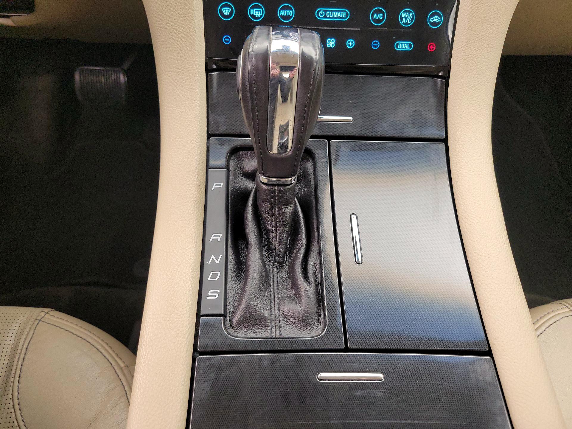 Thumbnail: 2015 Ford Taurus - 17