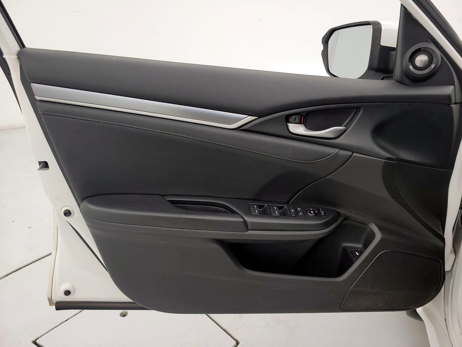 Thumbnail: 2016 Honda Civic - 12