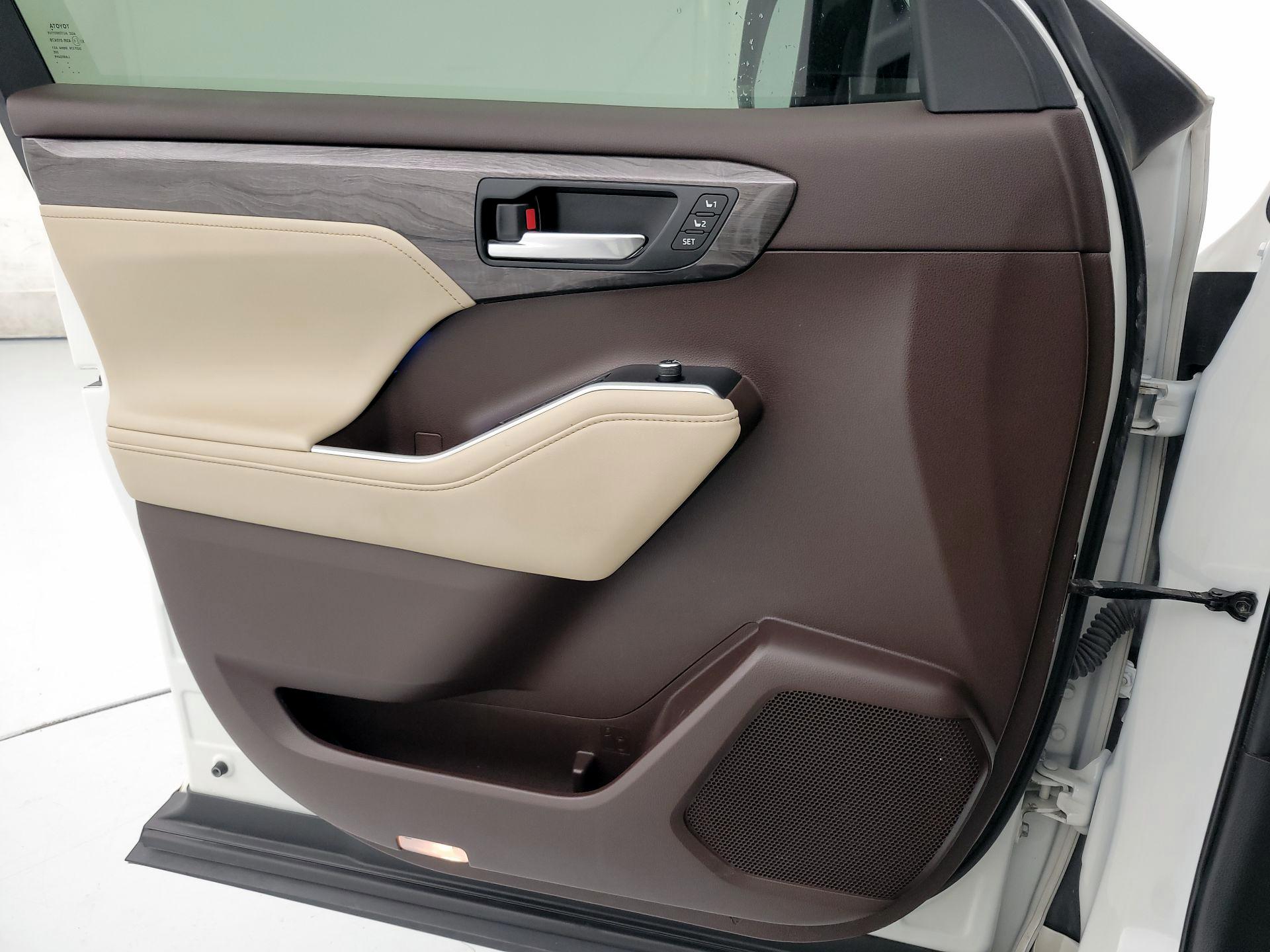 Thumbnail: 2020 Toyota Highlander - 12