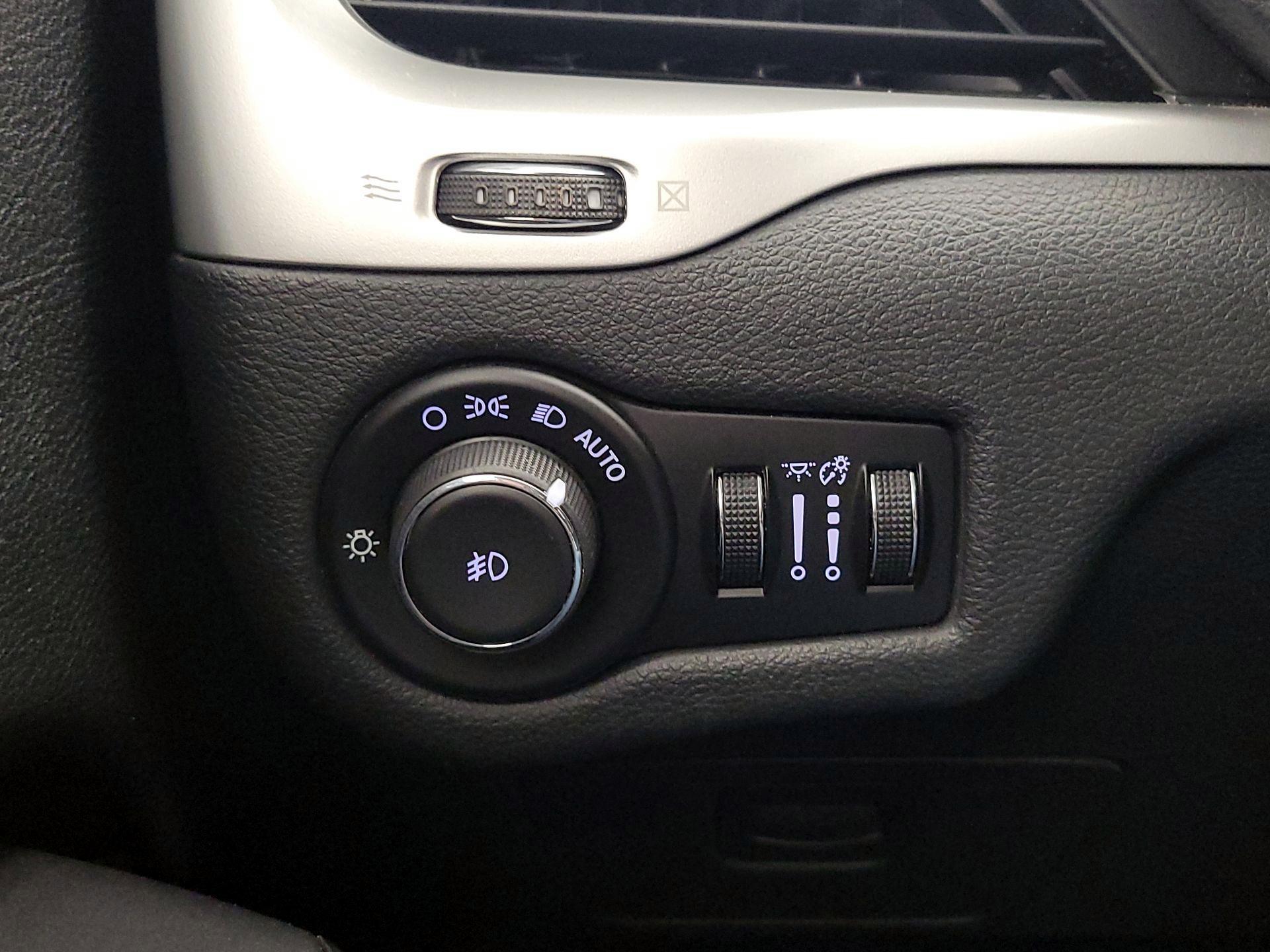 Thumbnail: 2016 Jeep Cherokee - 13