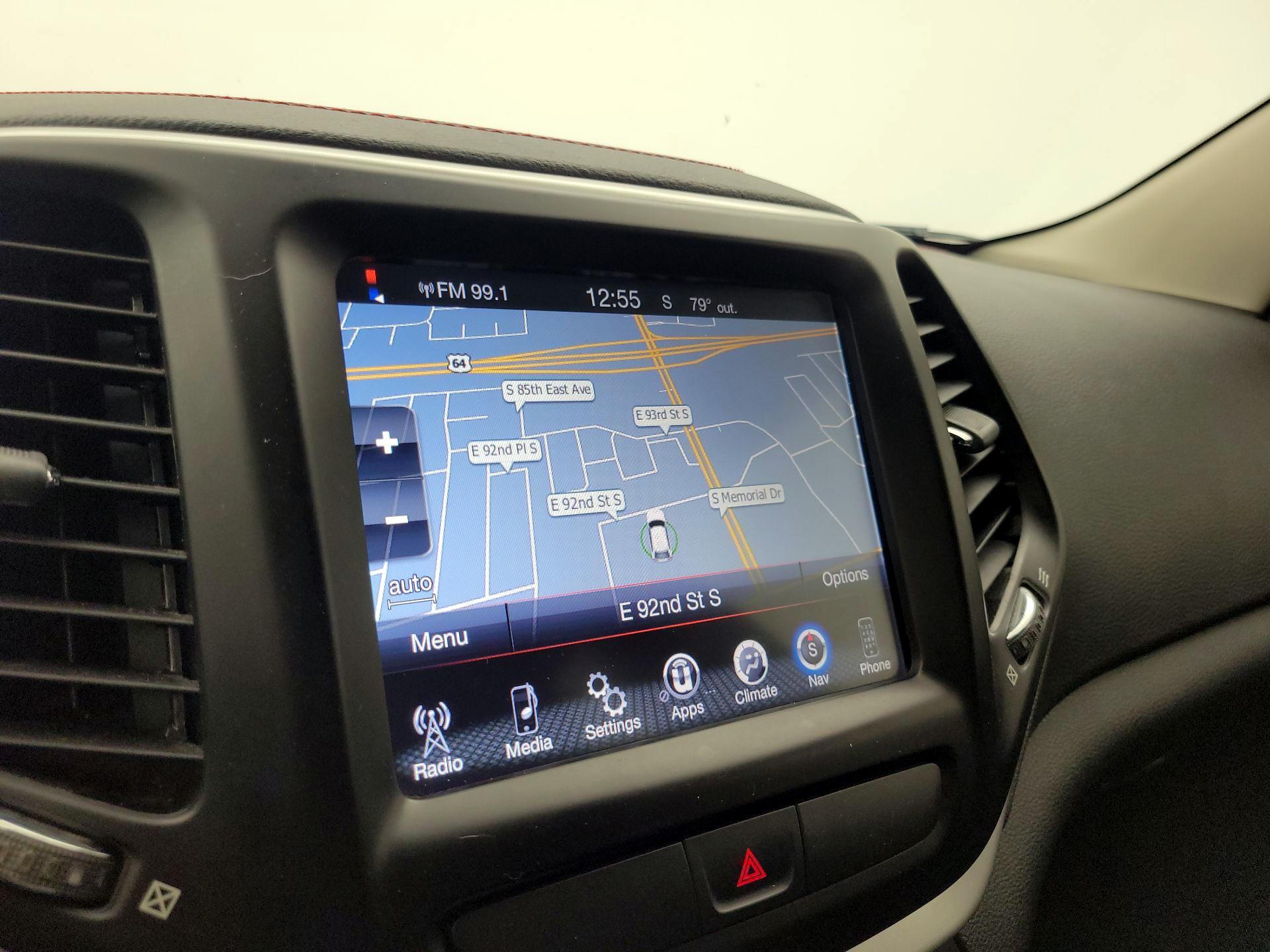 Thumbnail: 2016 Jeep Cherokee - 14