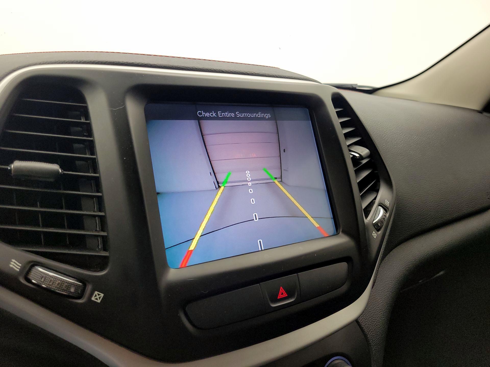 Thumbnail: 2016 Jeep Cherokee - 15