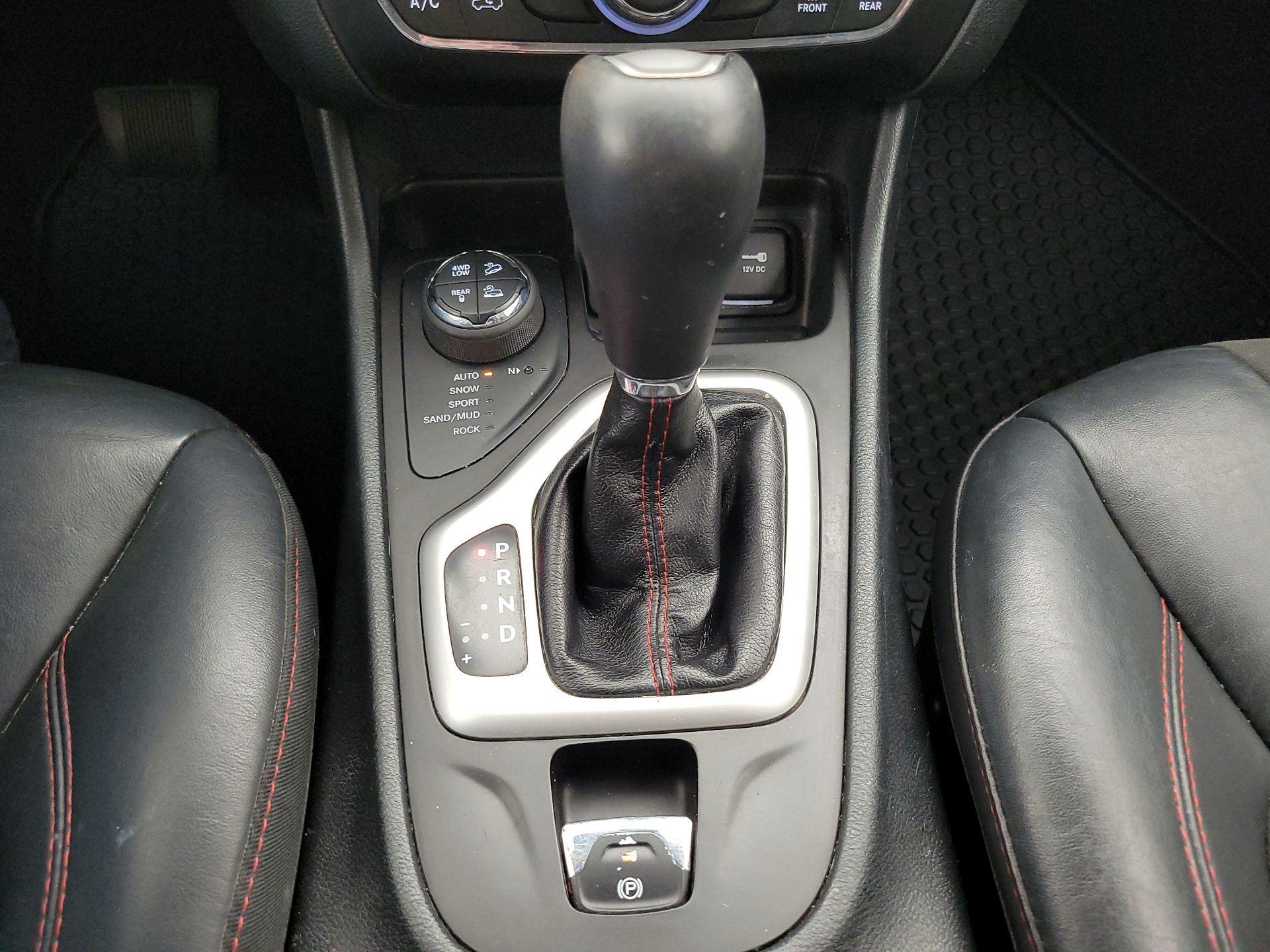 Thumbnail: 2016 Jeep Cherokee - 18