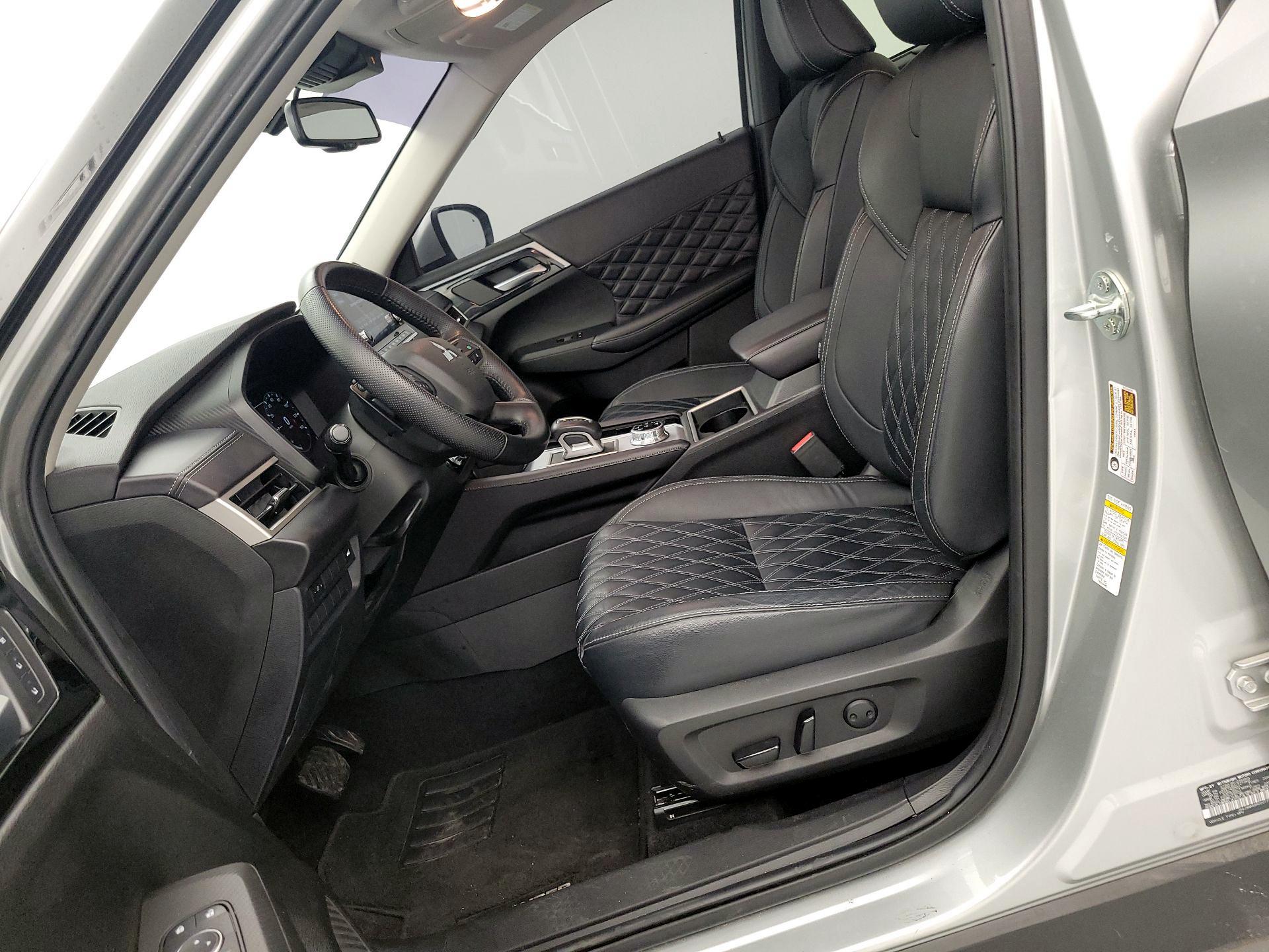 Thumbnail: 2024 Mitsubishi Outlander - 11