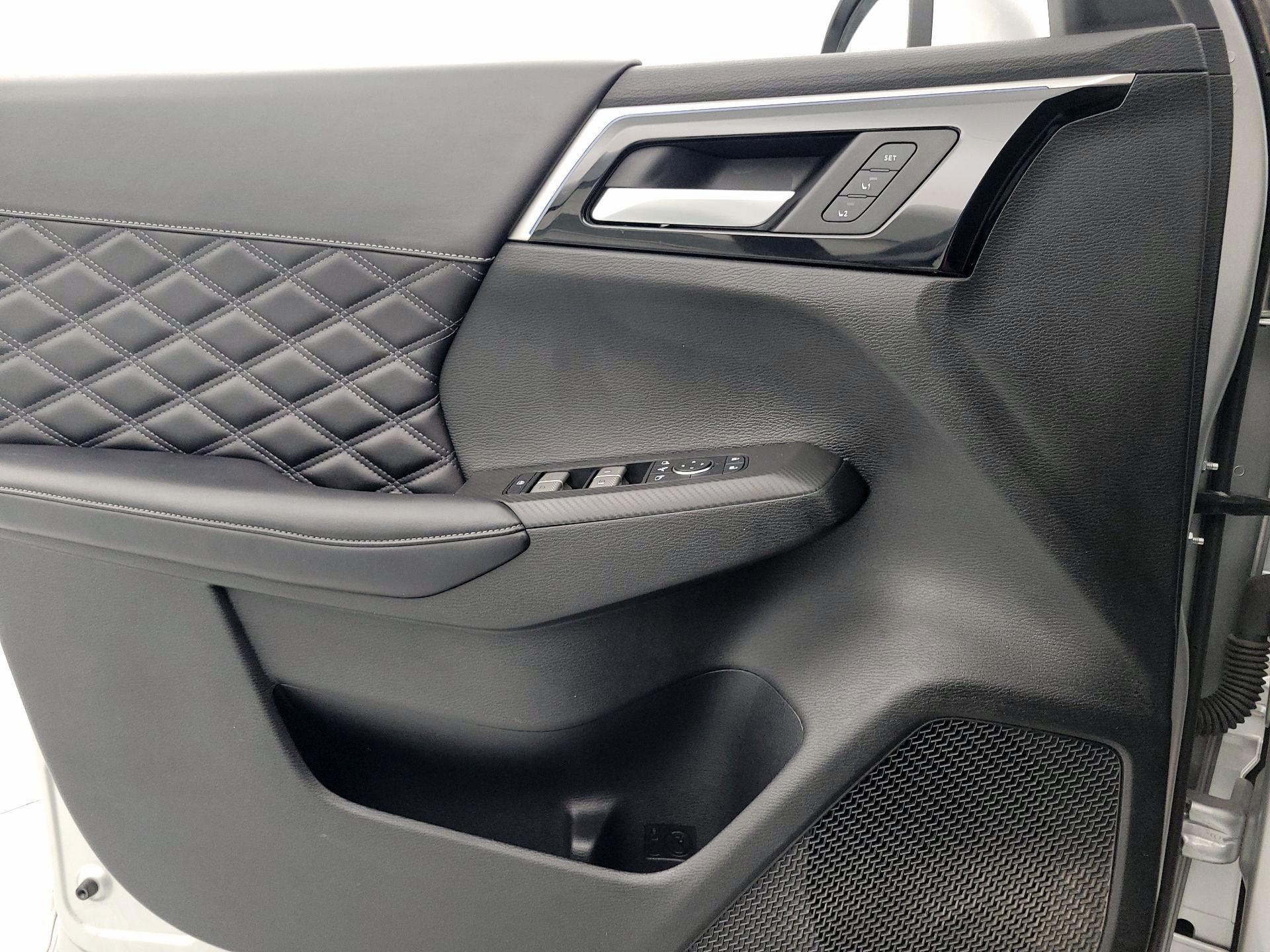 Thumbnail: 2024 Mitsubishi Outlander - 12