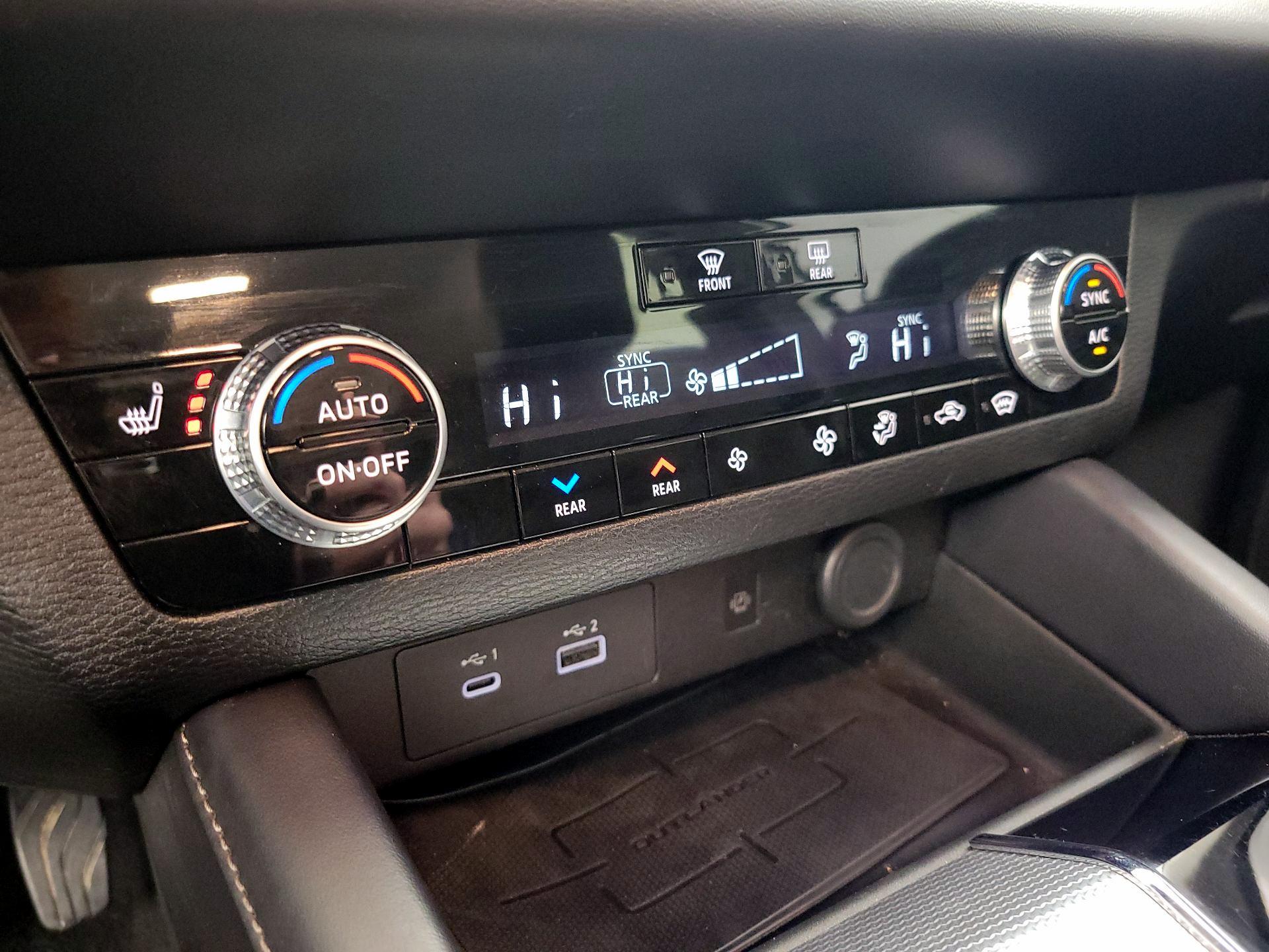 Thumbnail: 2024 Mitsubishi Outlander - 16