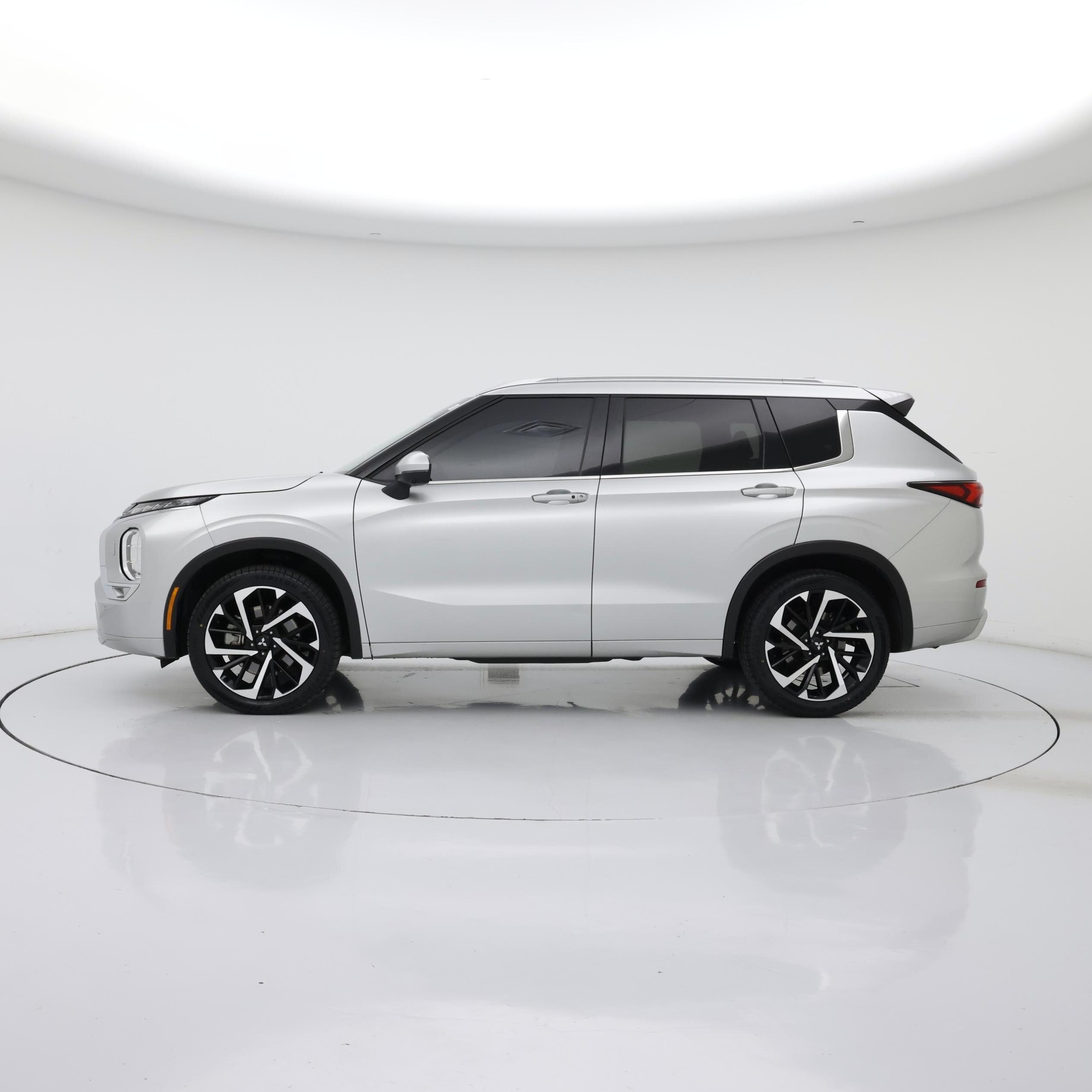 Thumbnail: 2024 Mitsubishi Outlander - 3