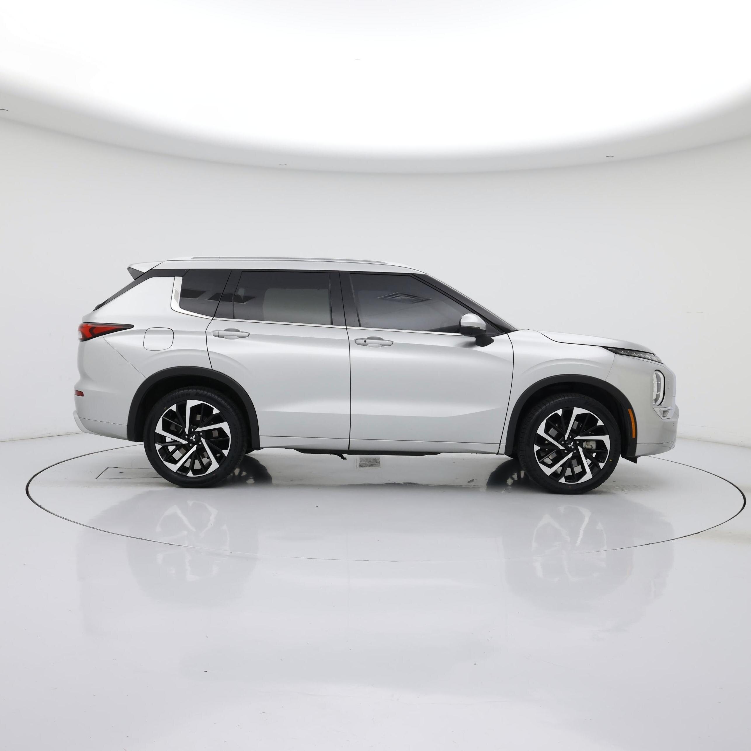 Thumbnail: 2024 Mitsubishi Outlander - 7