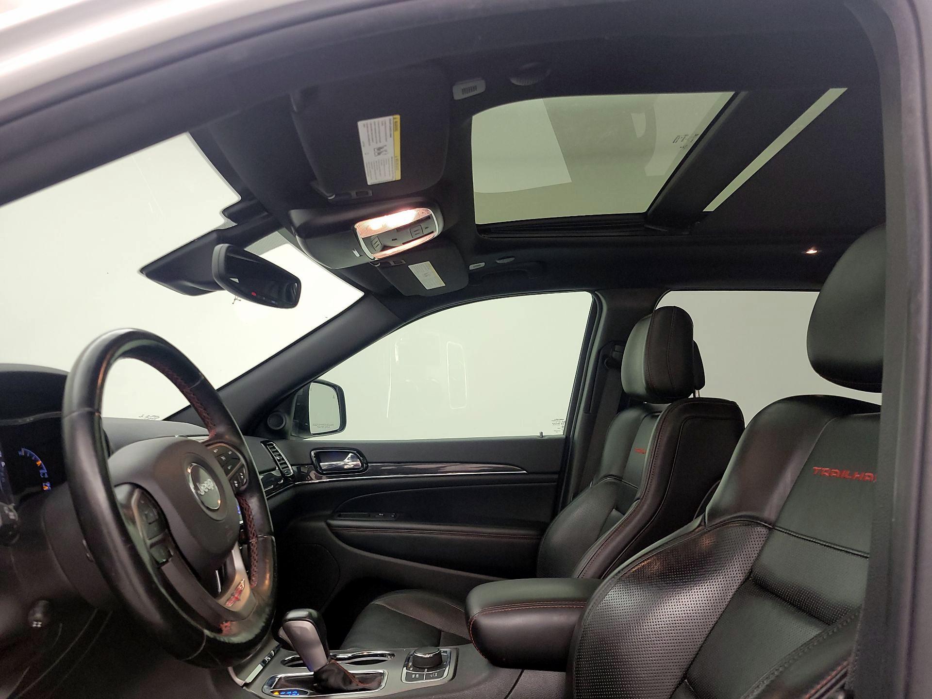 Thumbnail: 2020 Jeep Grand Cherokee - 20