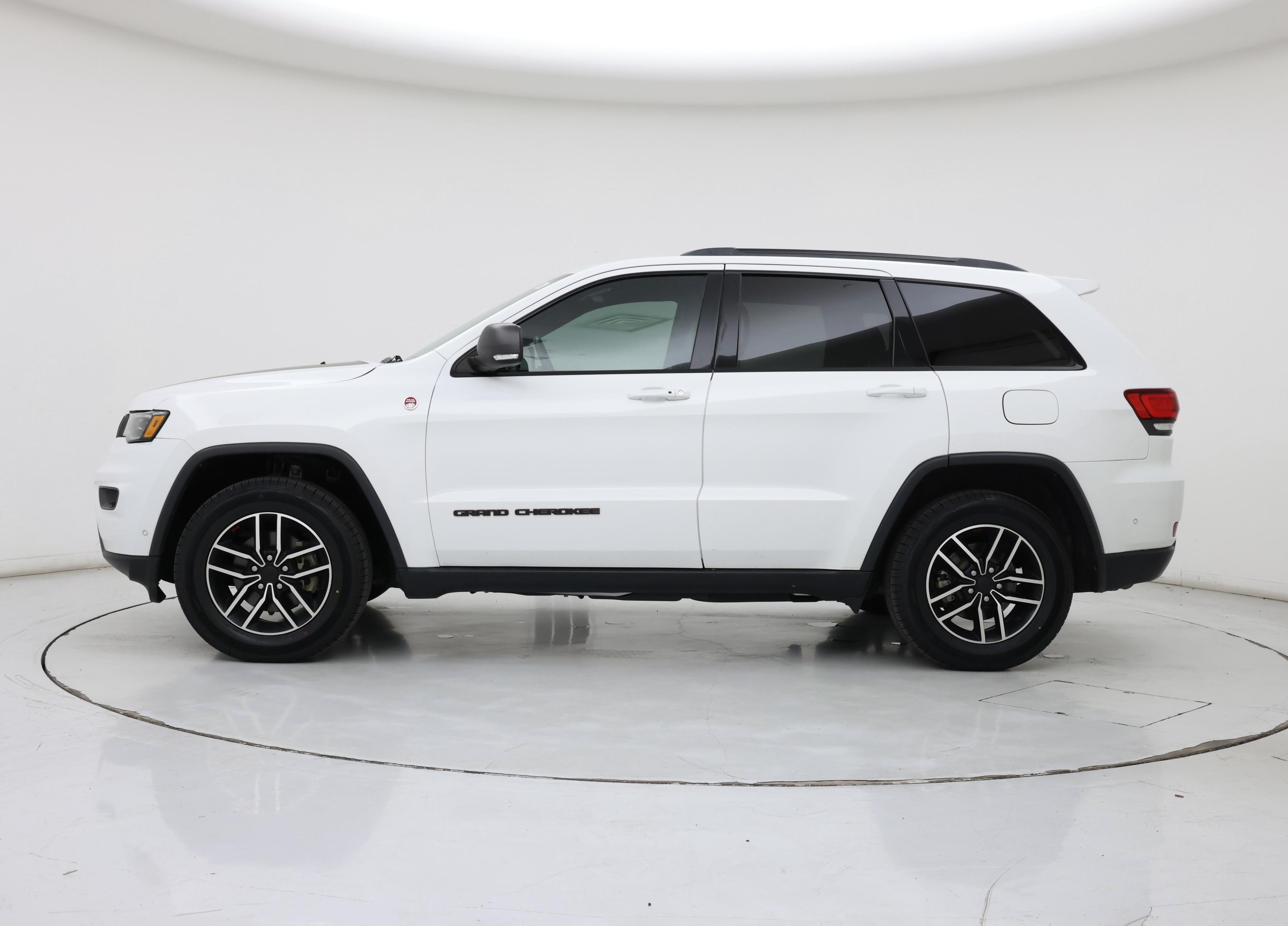 Thumbnail: 2020 Jeep Grand Cherokee - 3