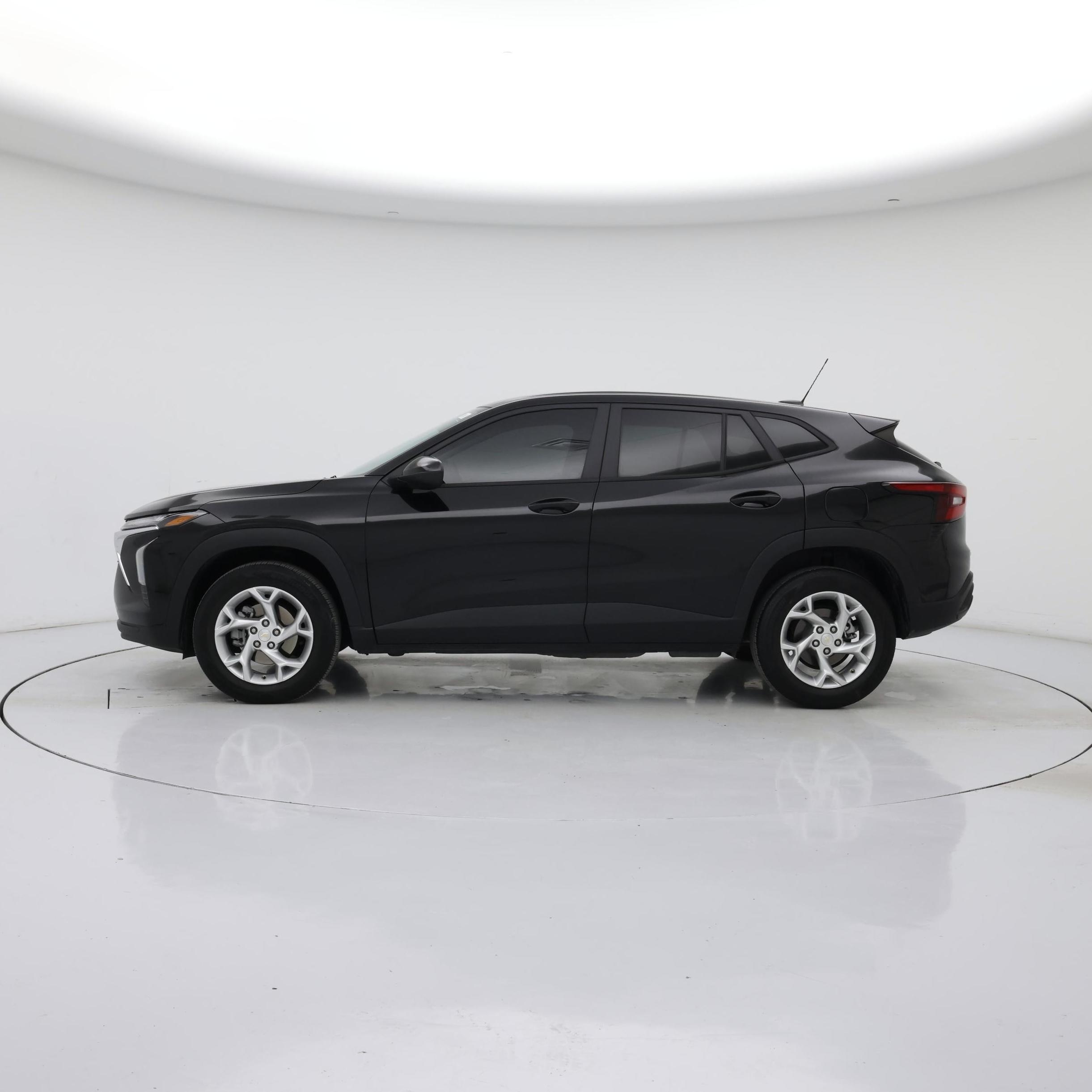 Thumbnail: 2024 Chevrolet Trax - 3