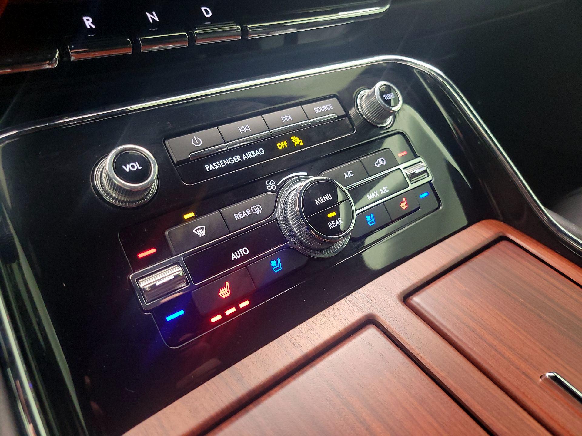 Thumbnail: 2018 Lincoln Navigator - 17