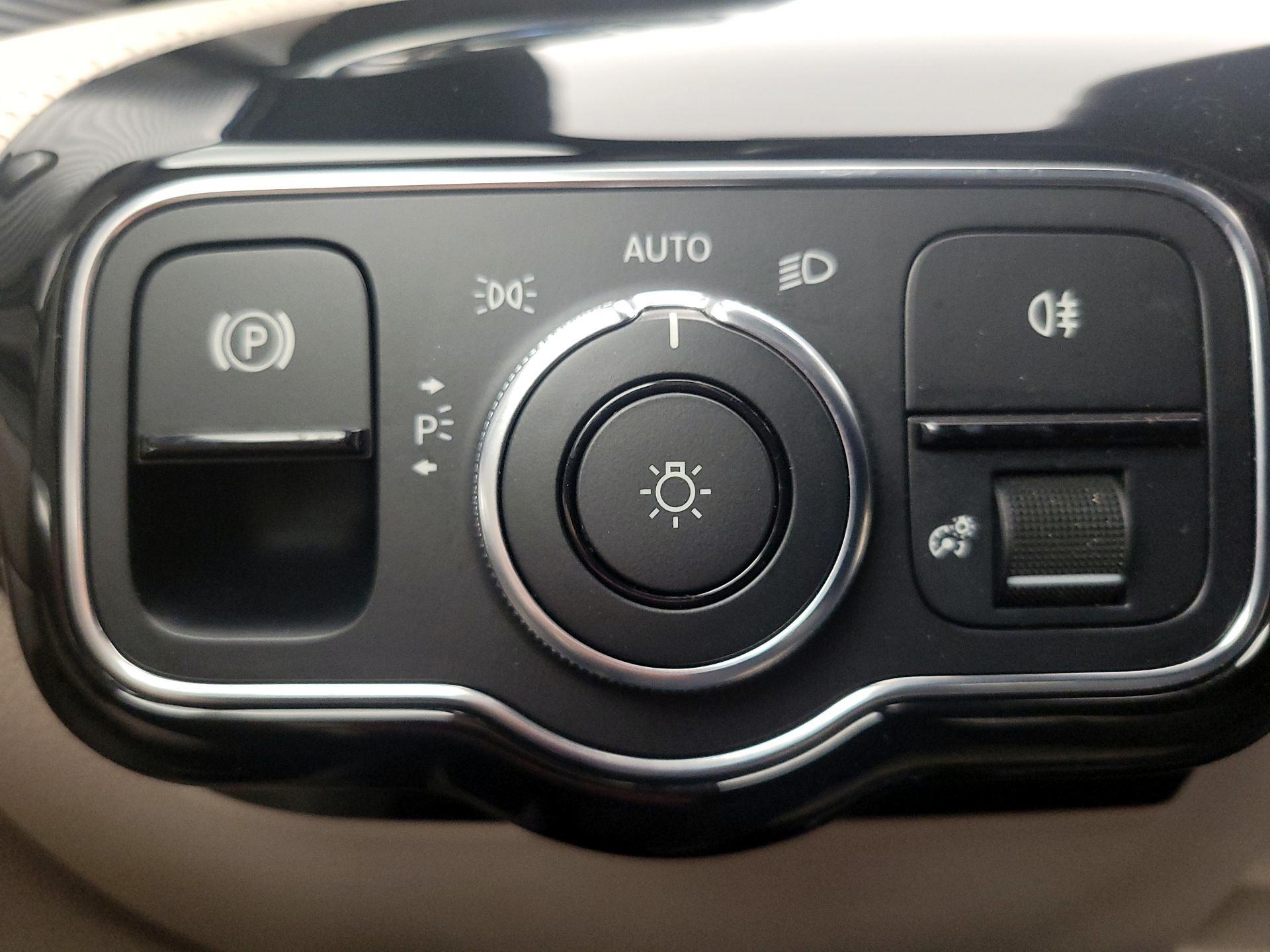 Thumbnail: 2021 Mercedes-Benz A-Class - 13