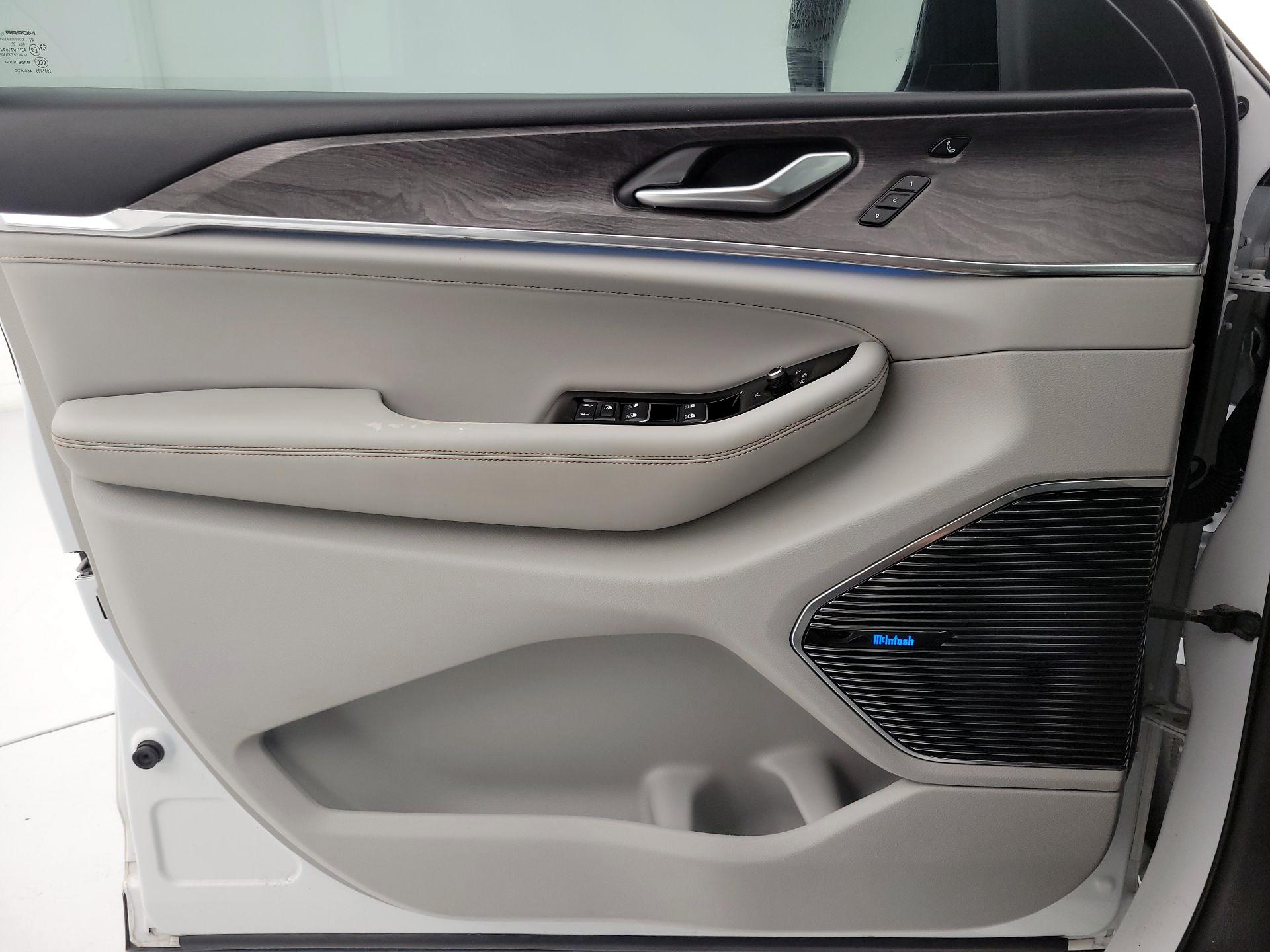 Thumbnail: 2022 Jeep Grand Cherokee - 12